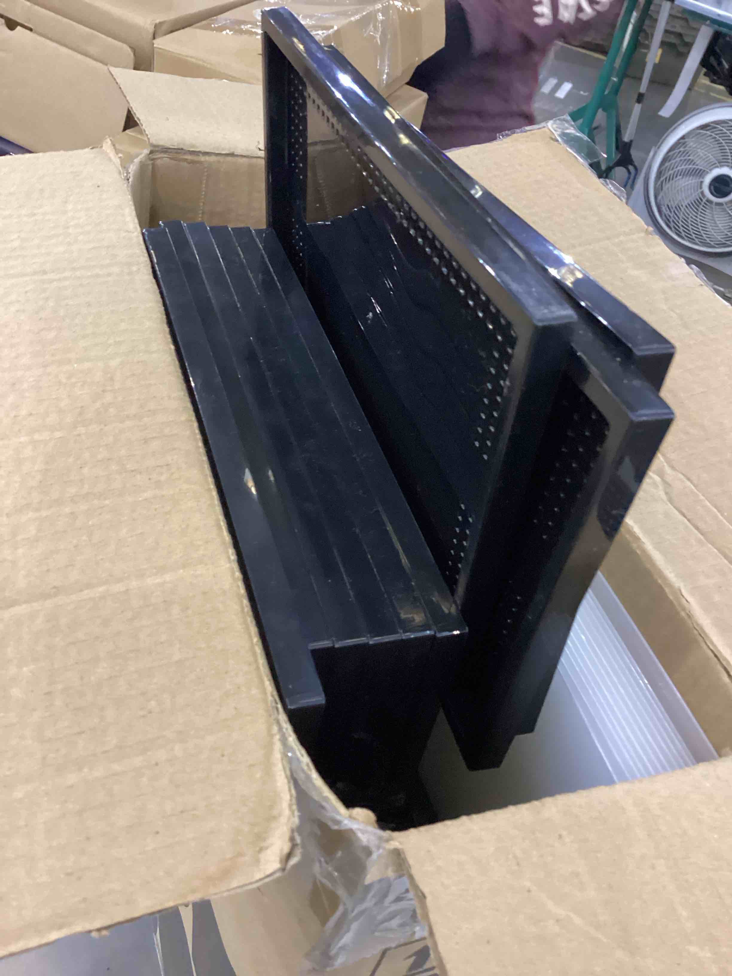 https://s3.amazonaws.com/lotting-images-prod/bidfta/EXS00885255_1701096942272.jpeg