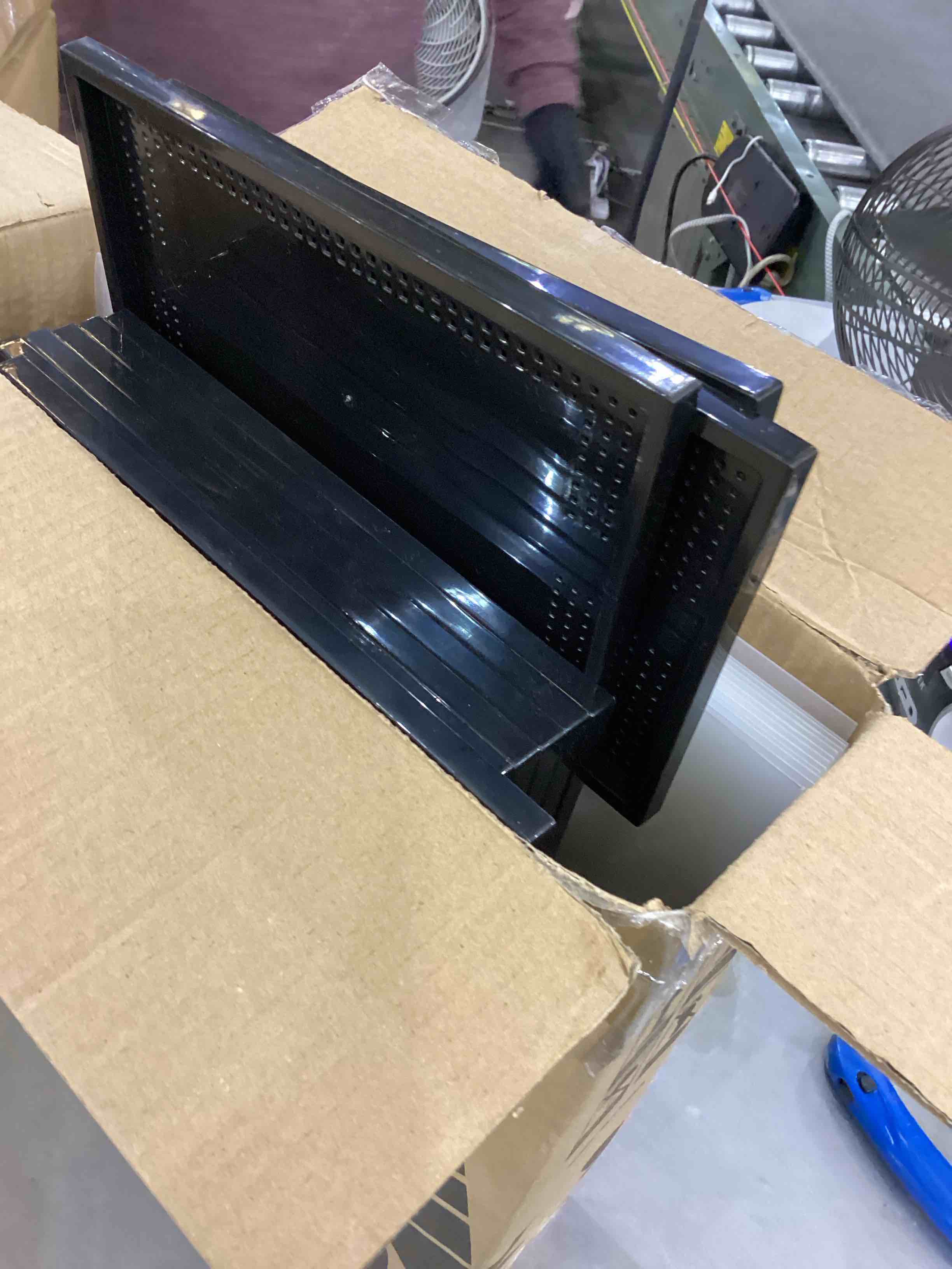 https://s3.amazonaws.com/lotting-images-prod/bidfta/EXS00885255_1701096949738.jpeg