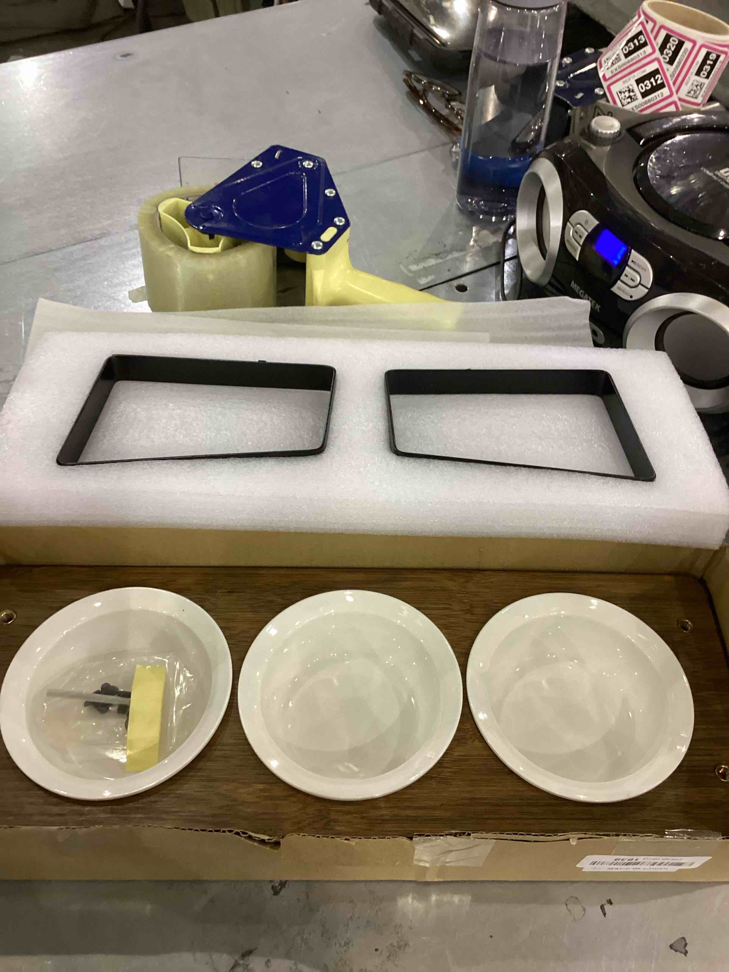 Raised Cat Food Water Bowl Elevated Tilted Kitty Dishes Set of 3 Ceramic Dish for Indoor Cats Orthopedic Pet Food Stand Anti Vomiting 3 Bowl Cat Feeder Easy Assembly