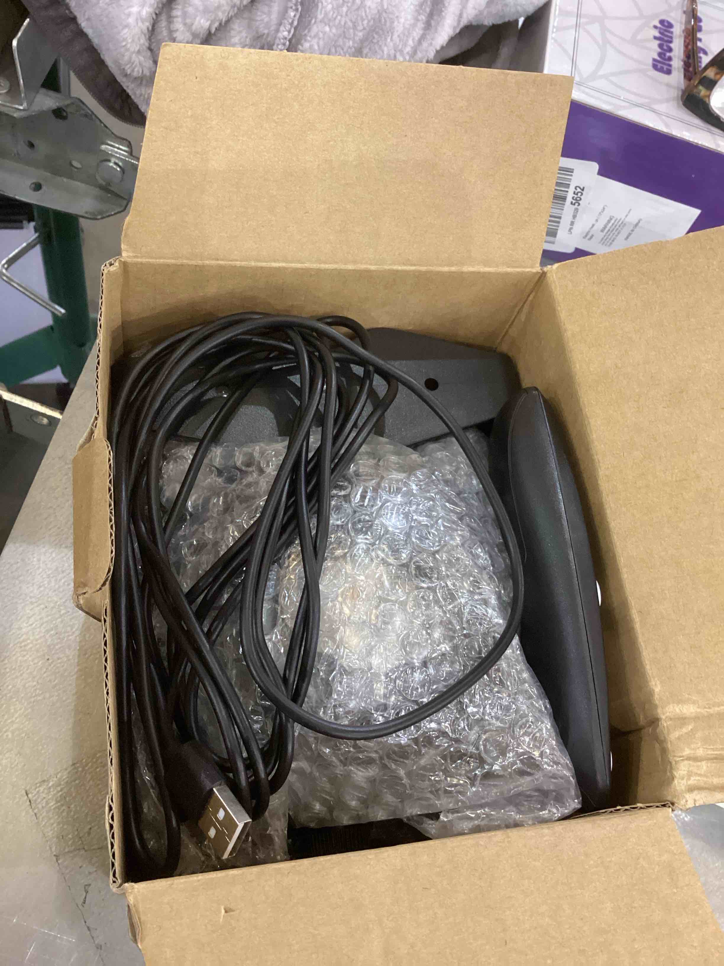 https://s3.amazonaws.com/lotting-images-prod/bidfta/EXS00885455_1701197793599.jpeg