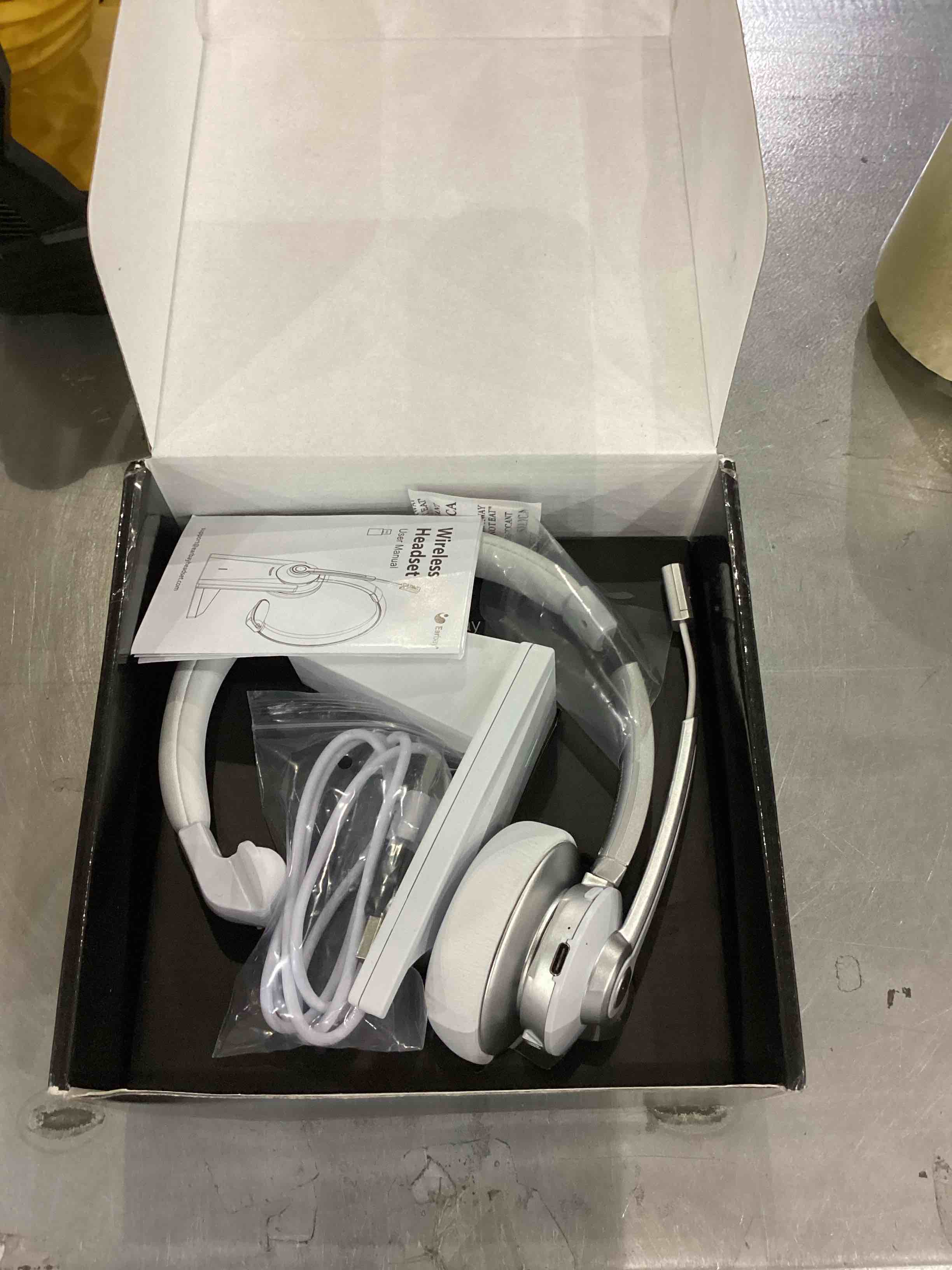https://s3.amazonaws.com/lotting-images-prod/bidfta/EXS00885643_1701348606083.jpeg