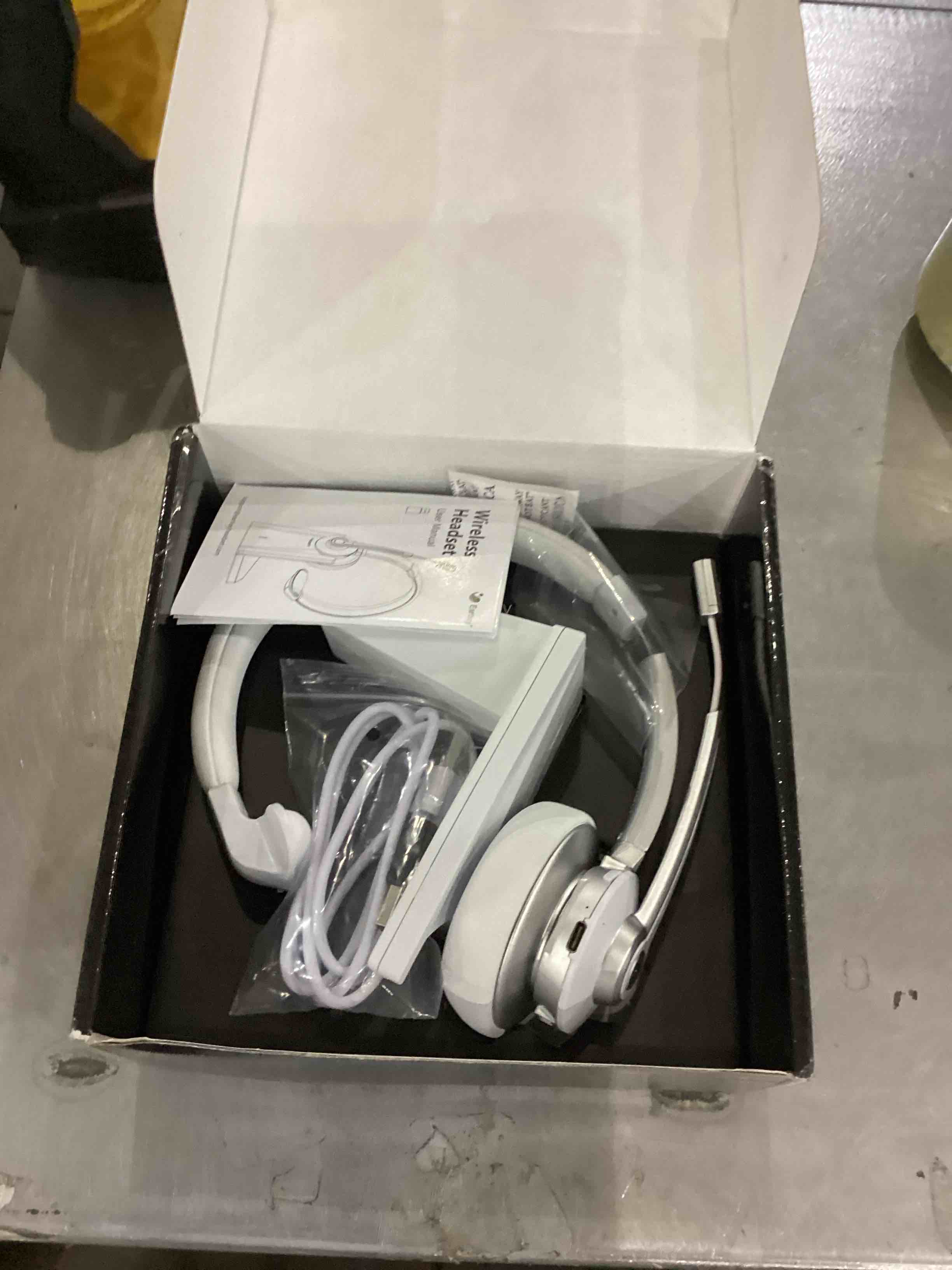 https://s3.amazonaws.com/lotting-images-prod/bidfta/EXS00885643_1701348608341.jpeg