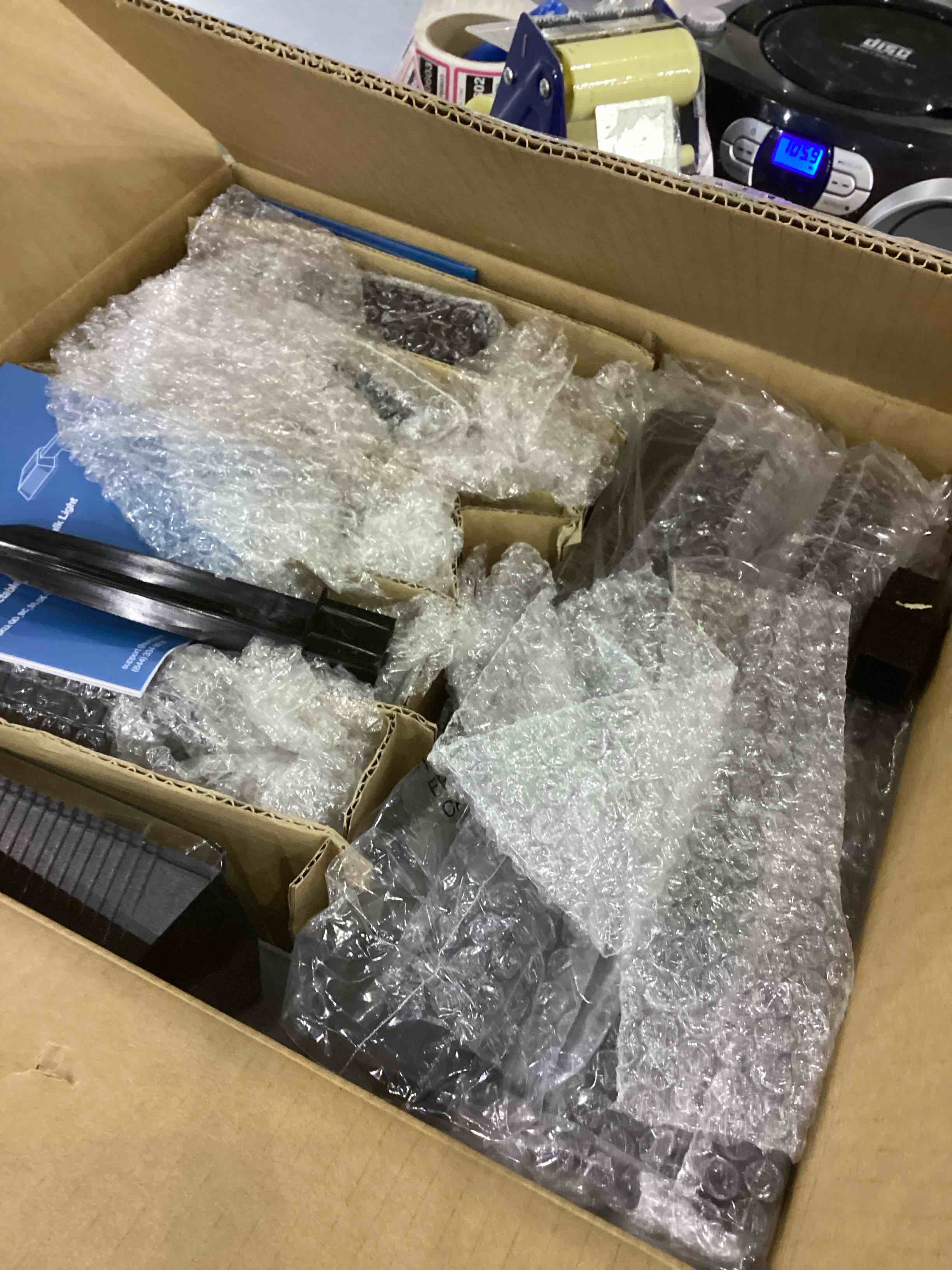 https://s3.amazonaws.com/lotting-images-prod/bidfta/EXS00885796_1701434575815.jpeg