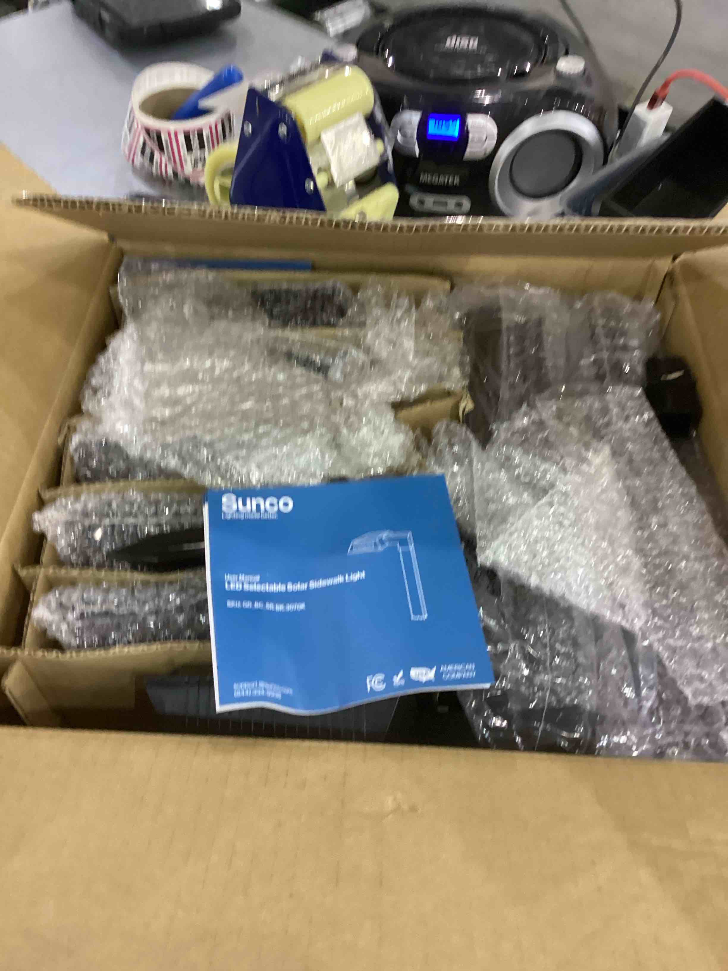 https://s3.amazonaws.com/lotting-images-prod/bidfta/EXS00885796_1701434587949.jpeg