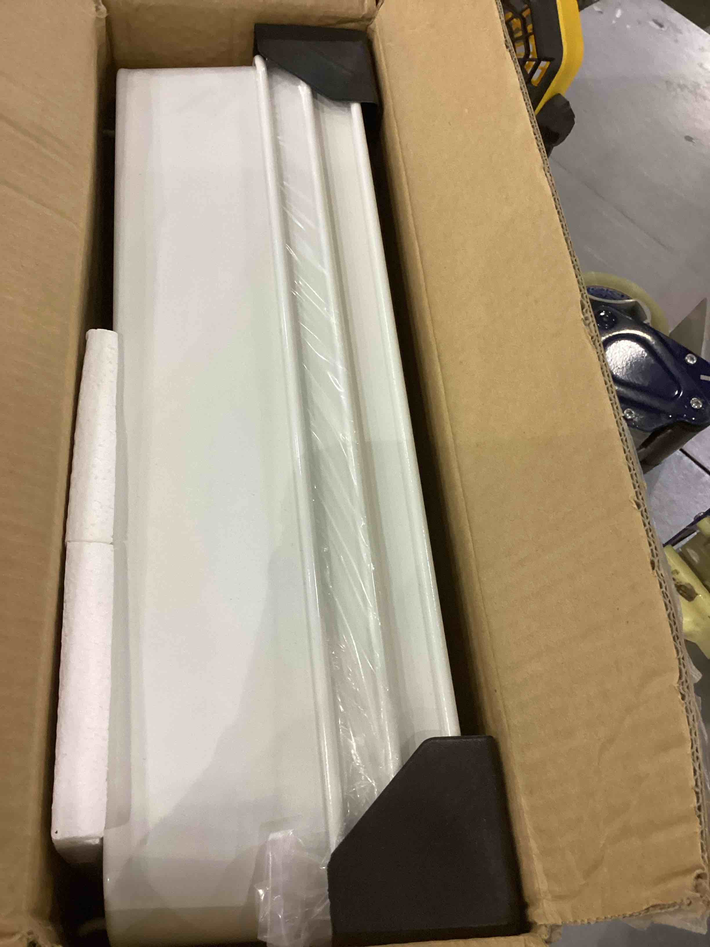 https://s3.amazonaws.com/lotting-images-prod/bidfta/EXS00885800_1701434953714.jpeg