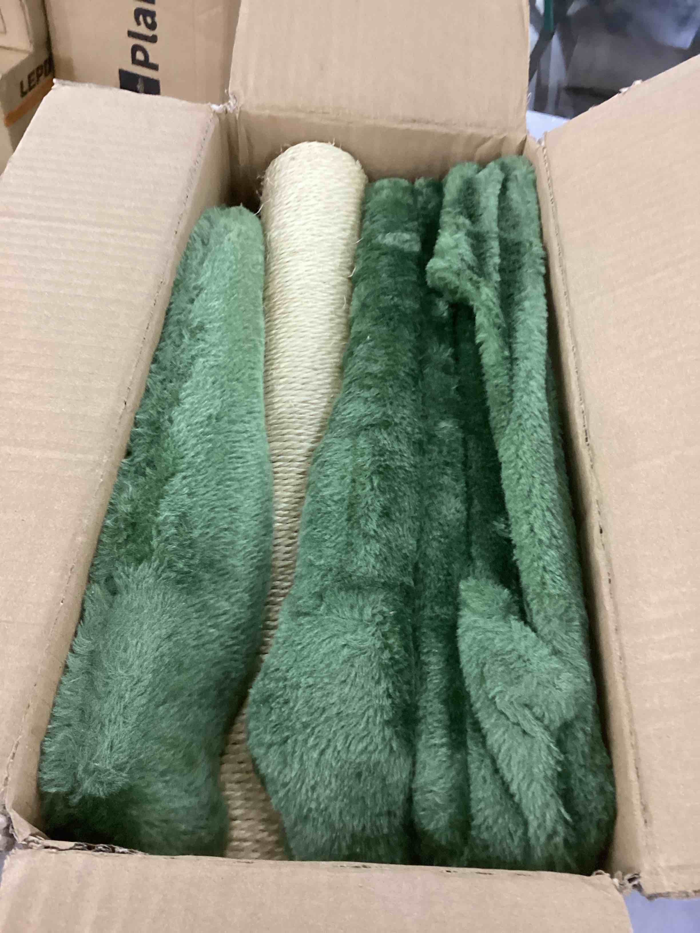 https://s3.amazonaws.com/lotting-images-prod/bidfta/EXS00885803_1701435223196.jpeg