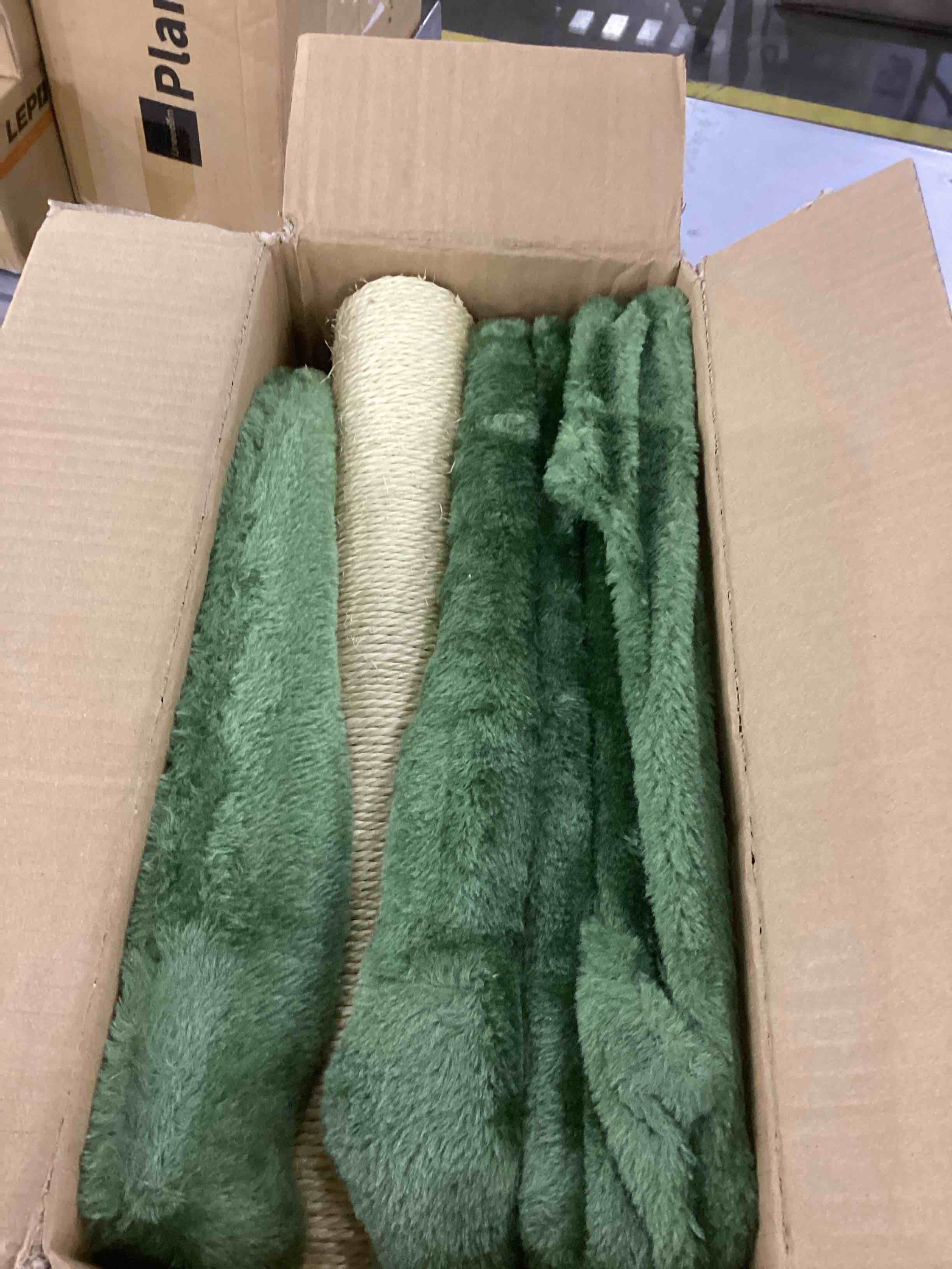 https://s3.amazonaws.com/lotting-images-prod/bidfta/EXS00885803_1701435225952.jpeg