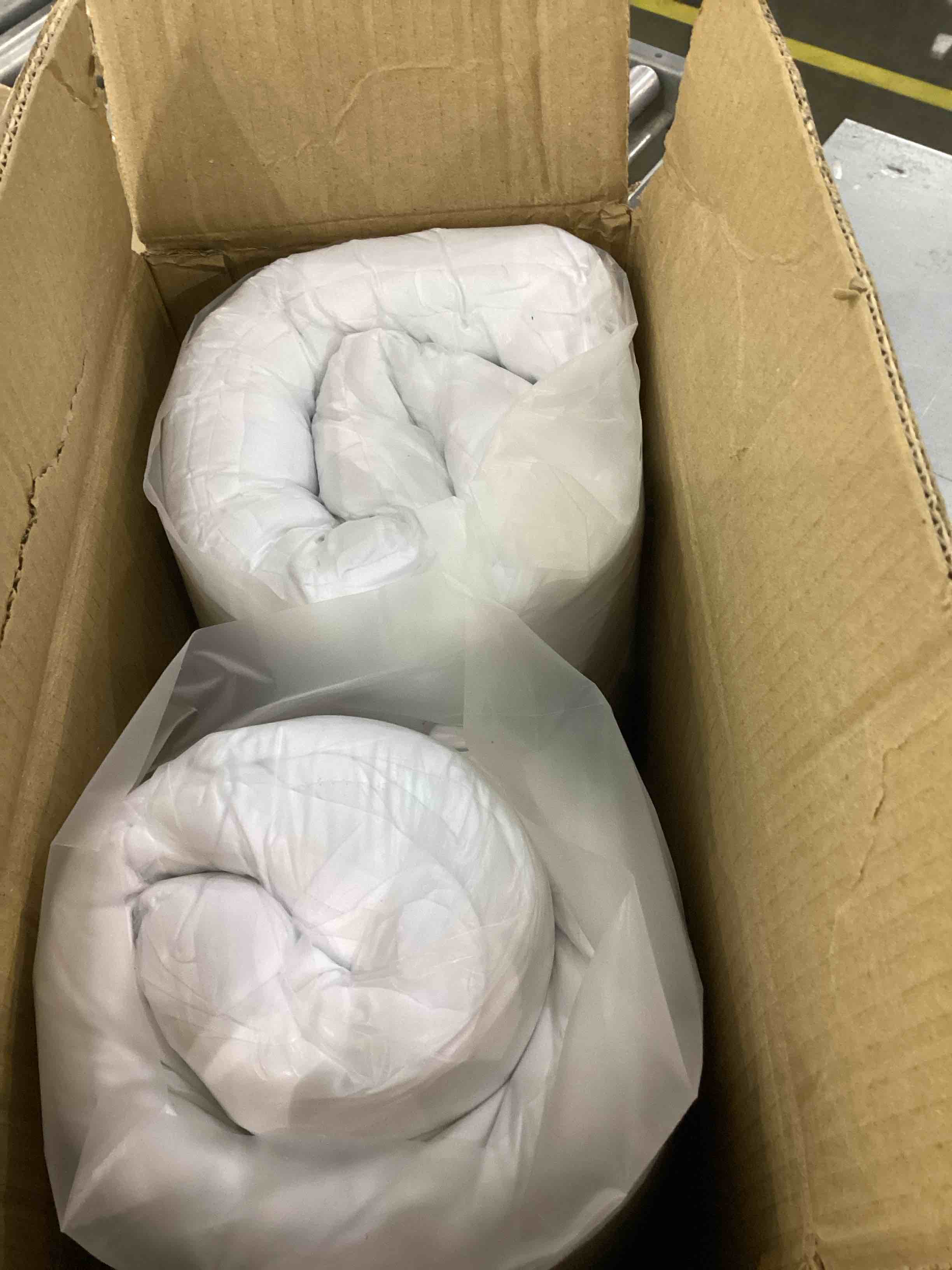 https://s3.amazonaws.com/lotting-images-prod/bidfta/EXS00885979_1701696766670.jpeg