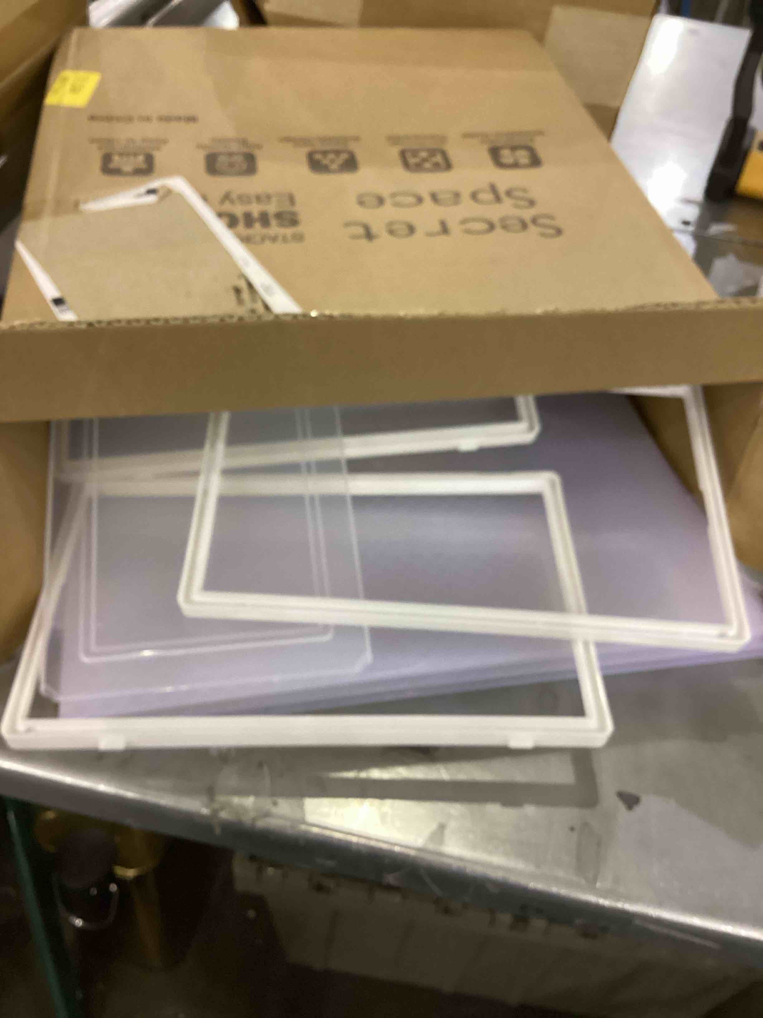 https://s3.amazonaws.com/lotting-images-prod/bidfta/EXS00885983_1701697210007.jpeg