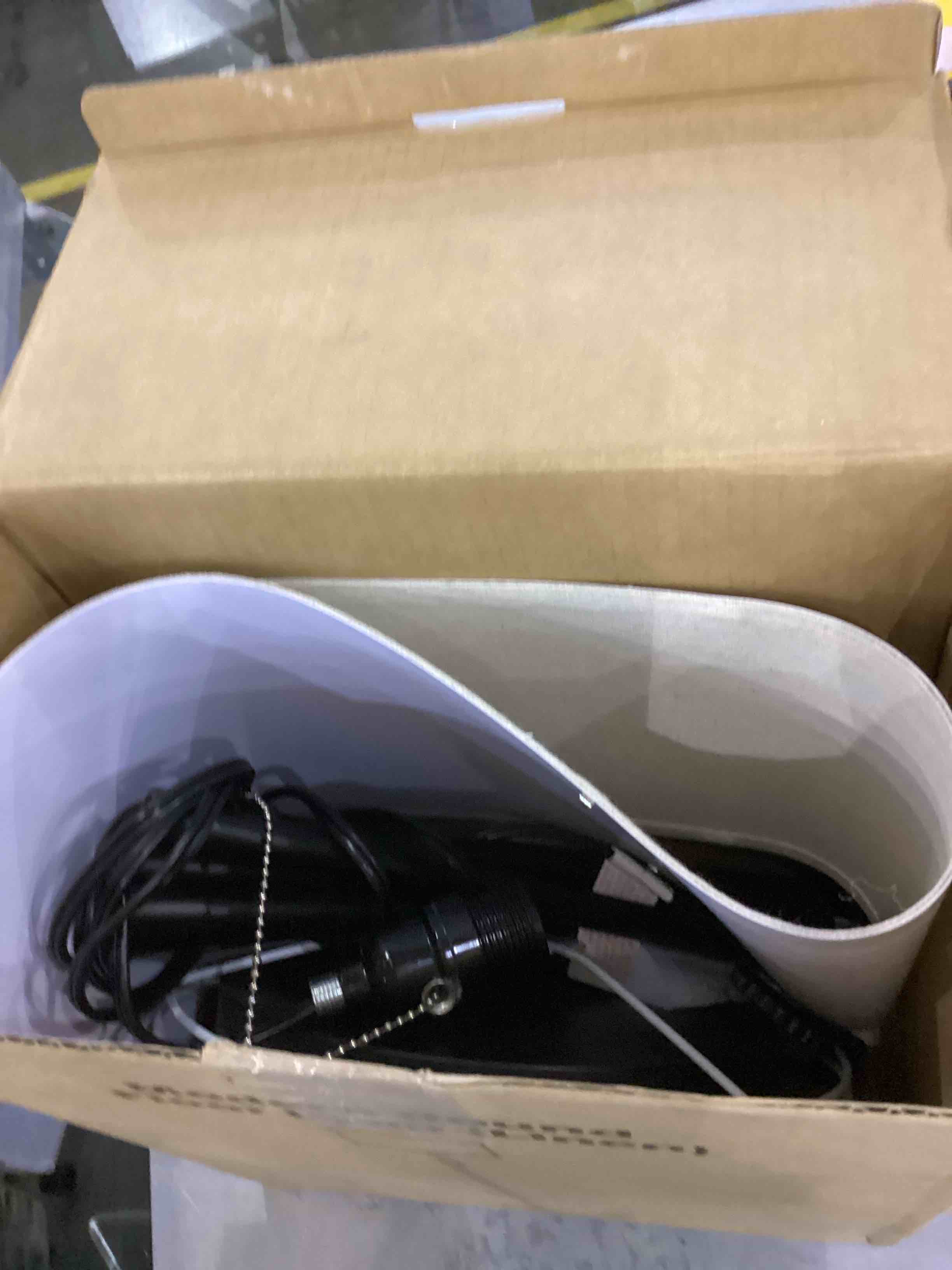 https://s3.amazonaws.com/lotting-images-prod/bidfta/EXS00885987_1701697653570.jpeg