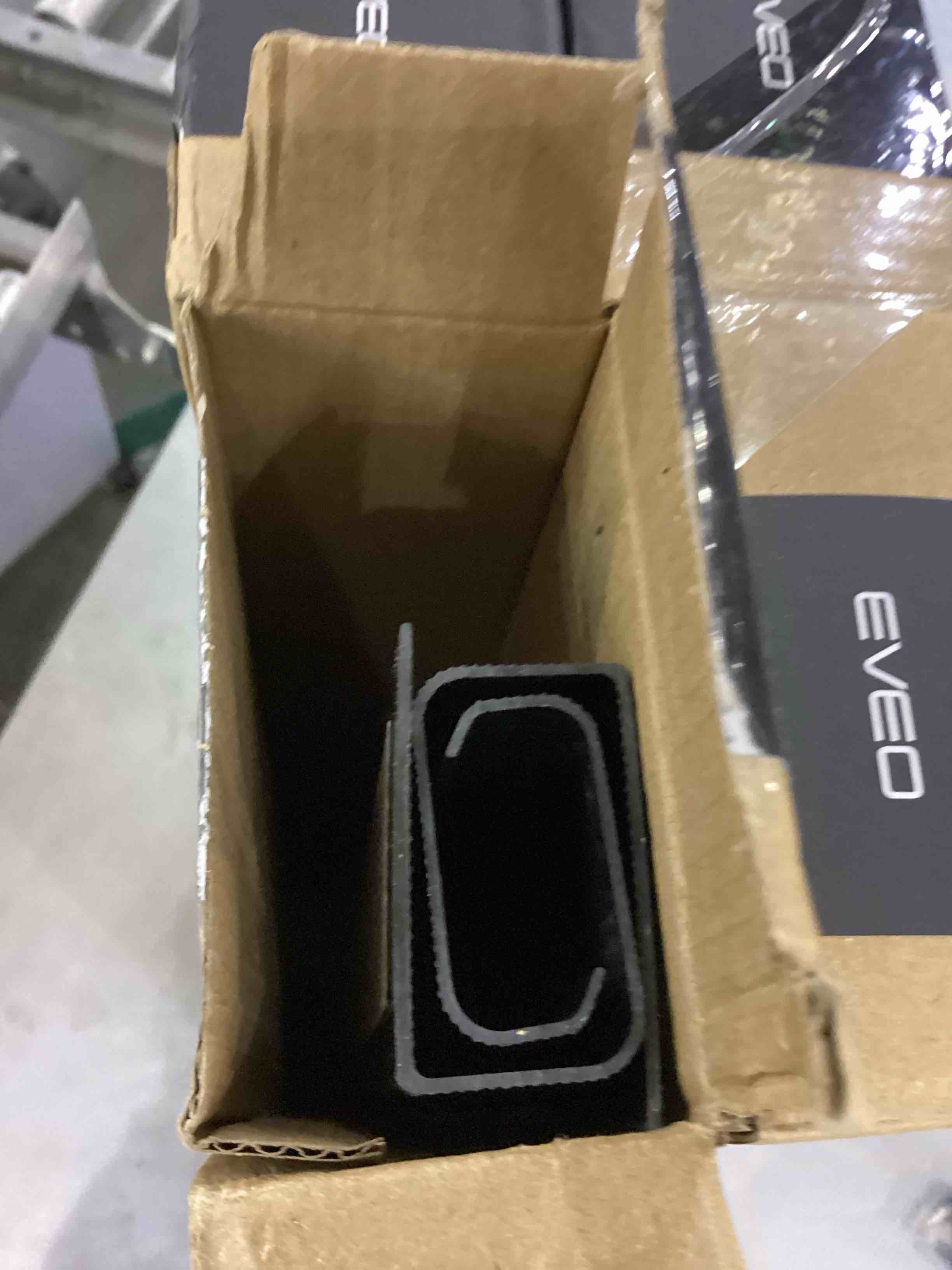https://s3.amazonaws.com/lotting-images-prod/bidfta/EXS00885989_1701697925876.jpeg