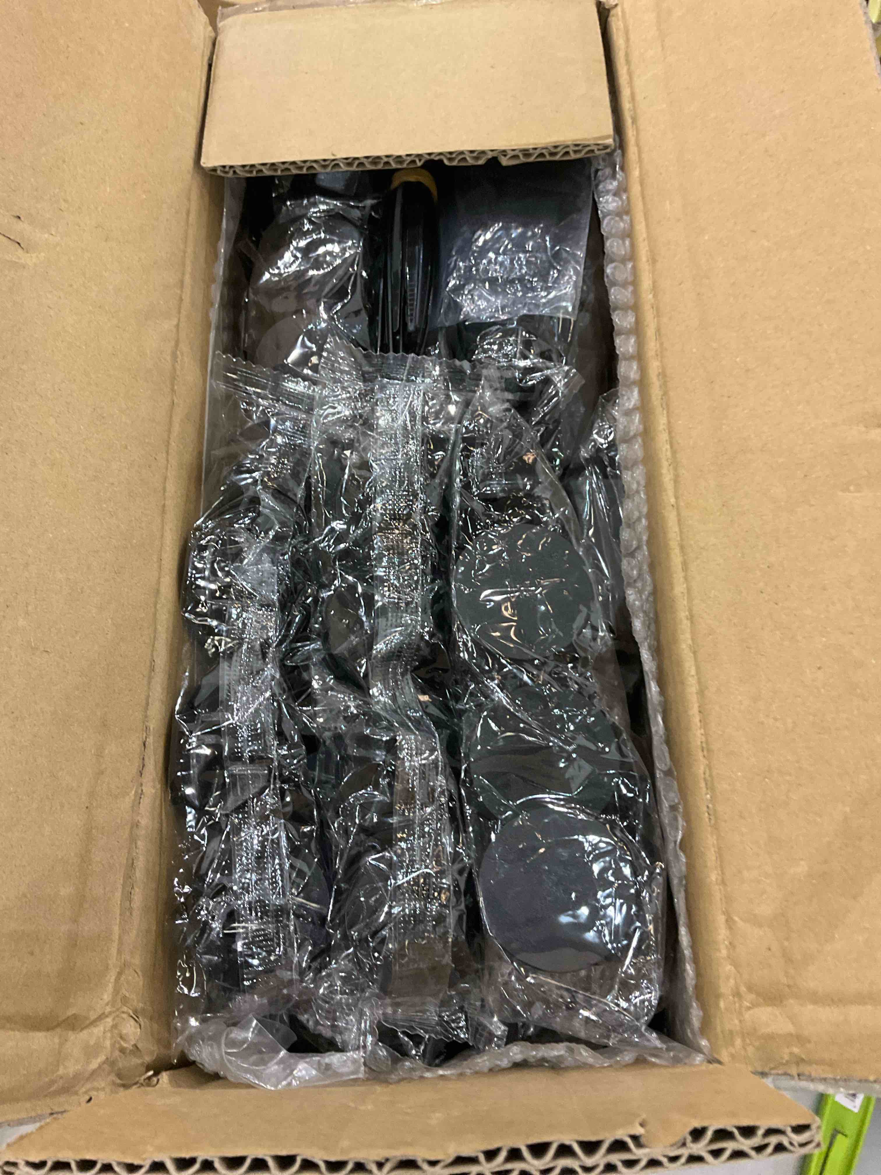 https://s3.amazonaws.com/lotting-images-prod/bidfta/EXS00886282_1700496908402.jpeg