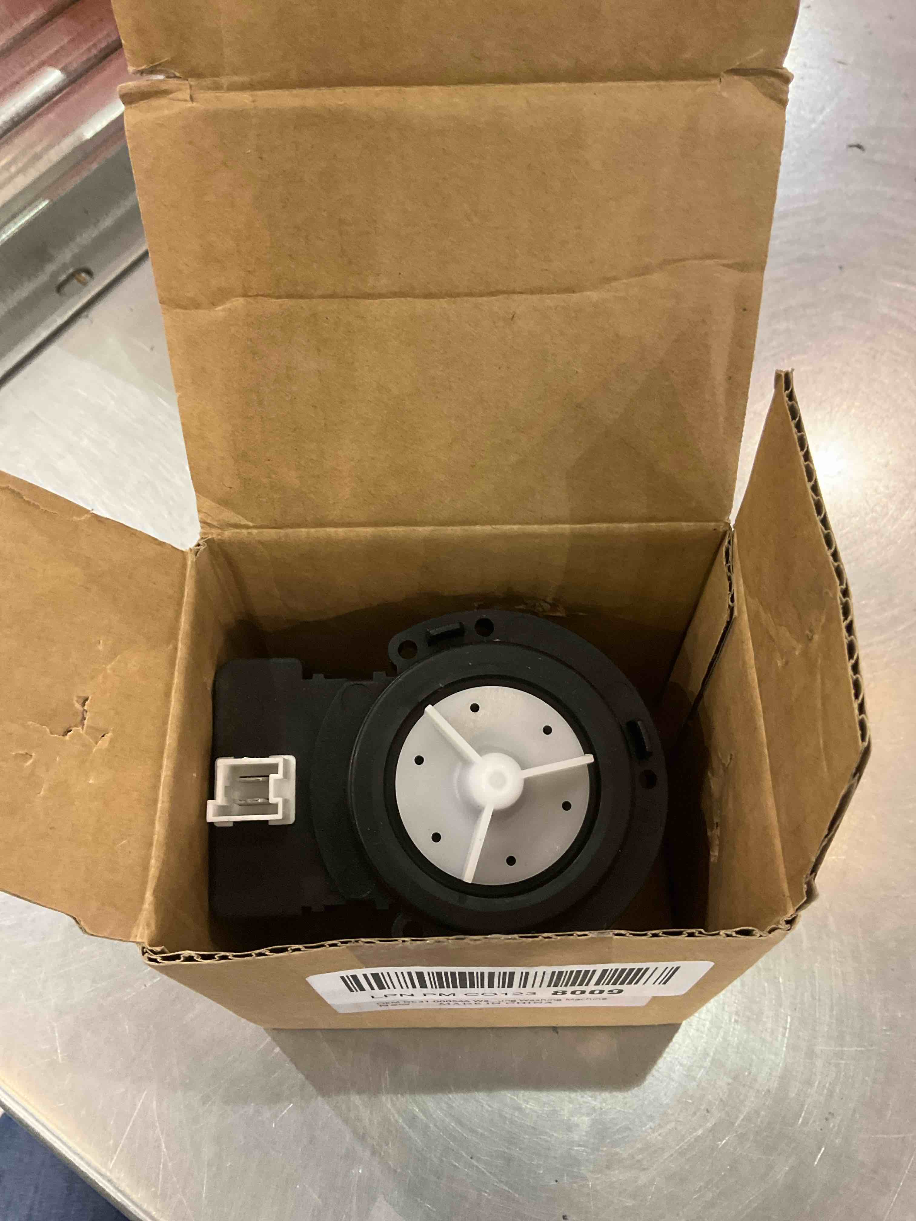 https://s3.amazonaws.com/lotting-images-prod/bidfta/EXS00886322_1700503378463.jpeg