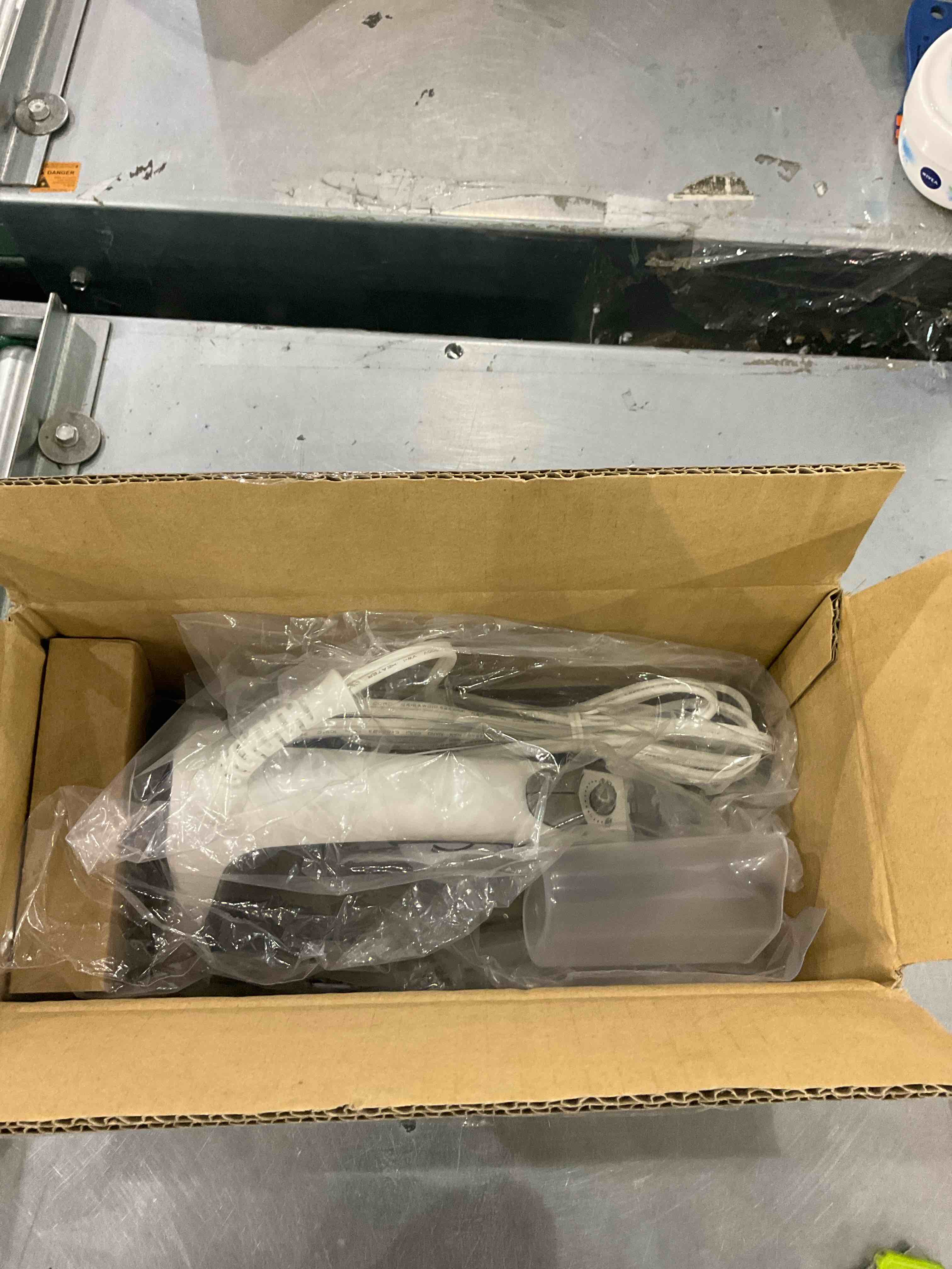 https://s3.amazonaws.com/lotting-images-prod/bidfta/EXS00886408_1700572211921.jpeg