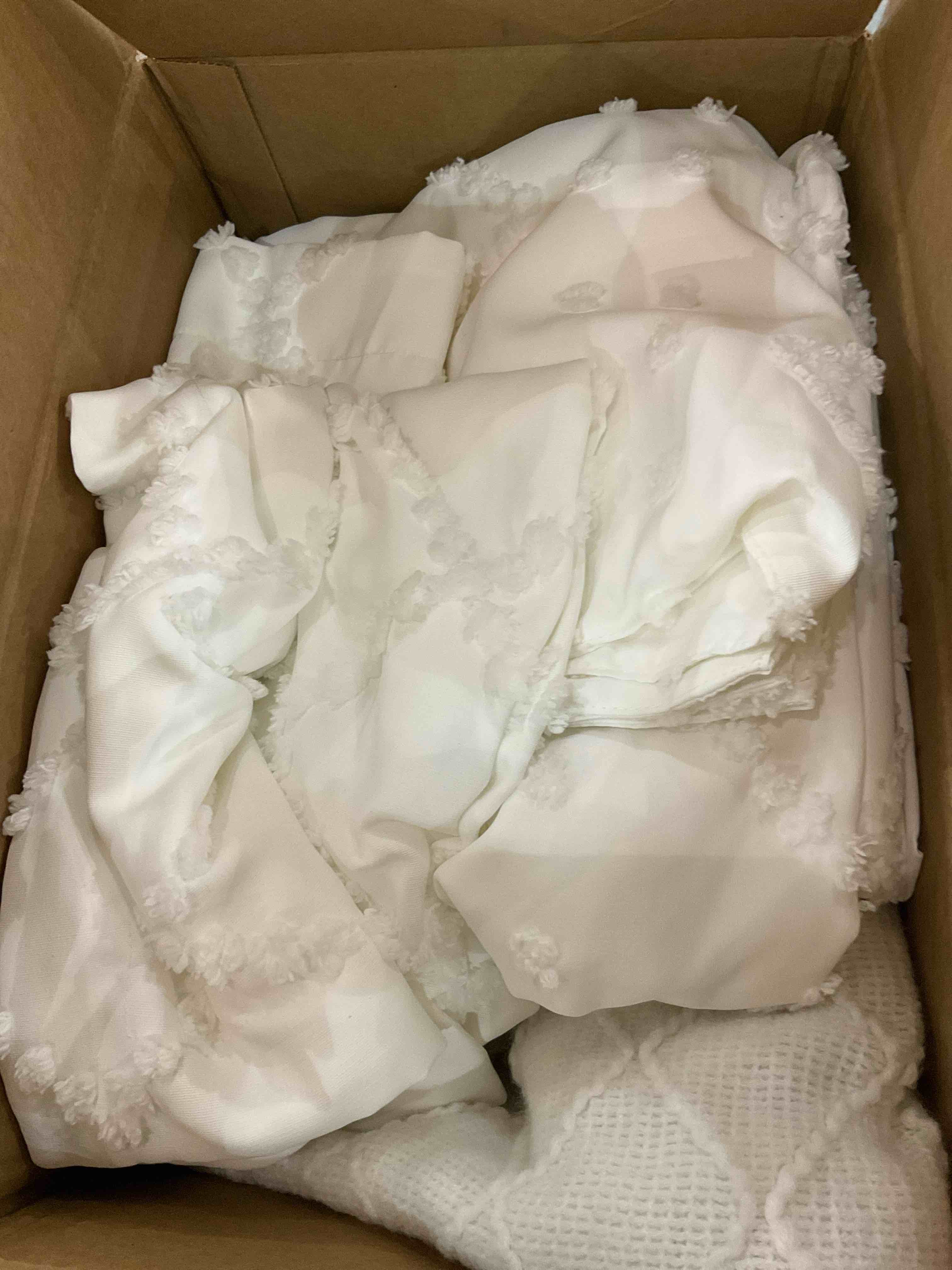 https://s3.amazonaws.com/lotting-images-prod/bidfta/EXS00887674_1701805057379.jpeg