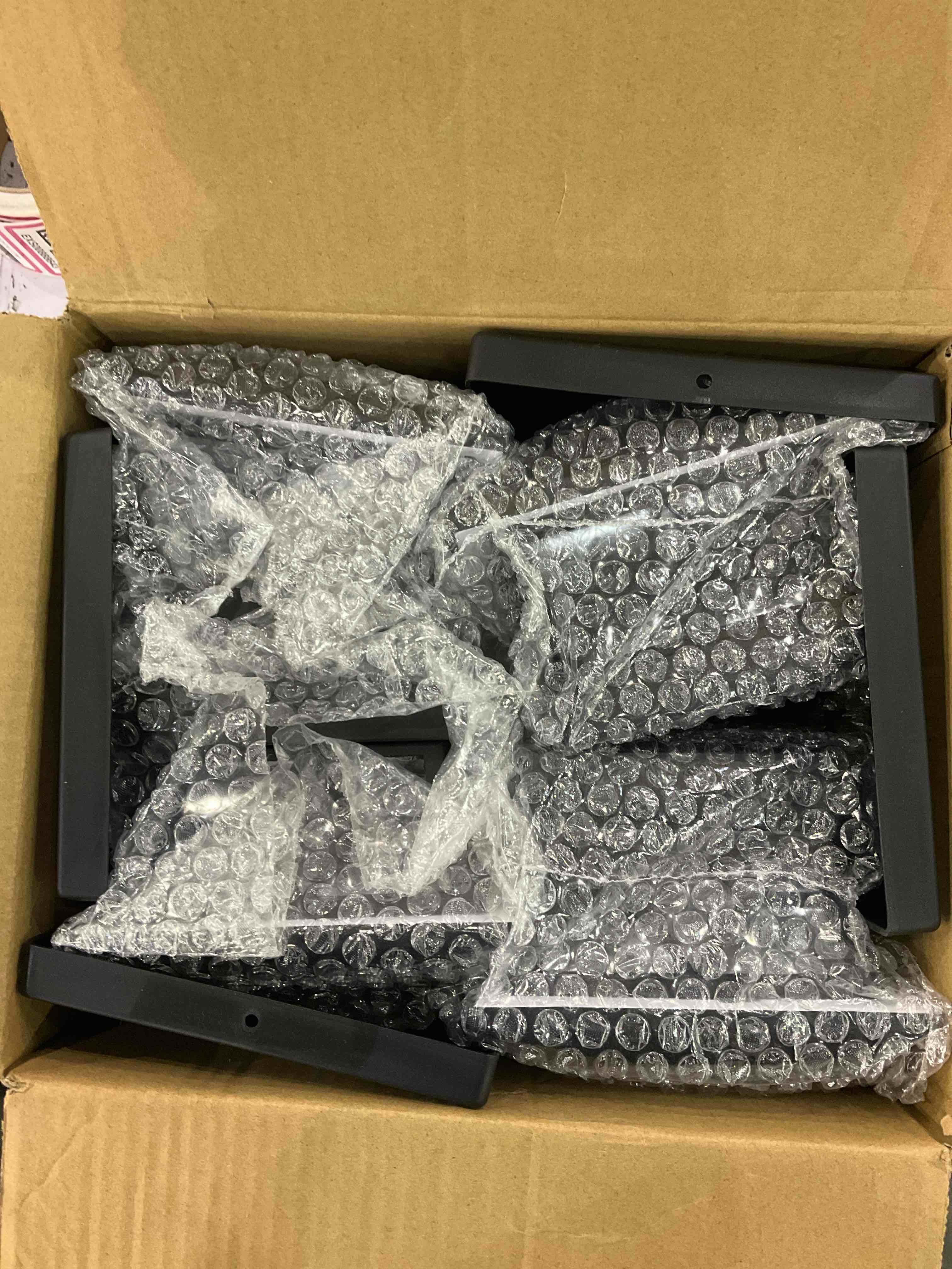 https://s3.amazonaws.com/lotting-images-prod/bidfta/EXS00888629_1701087424658.jpeg