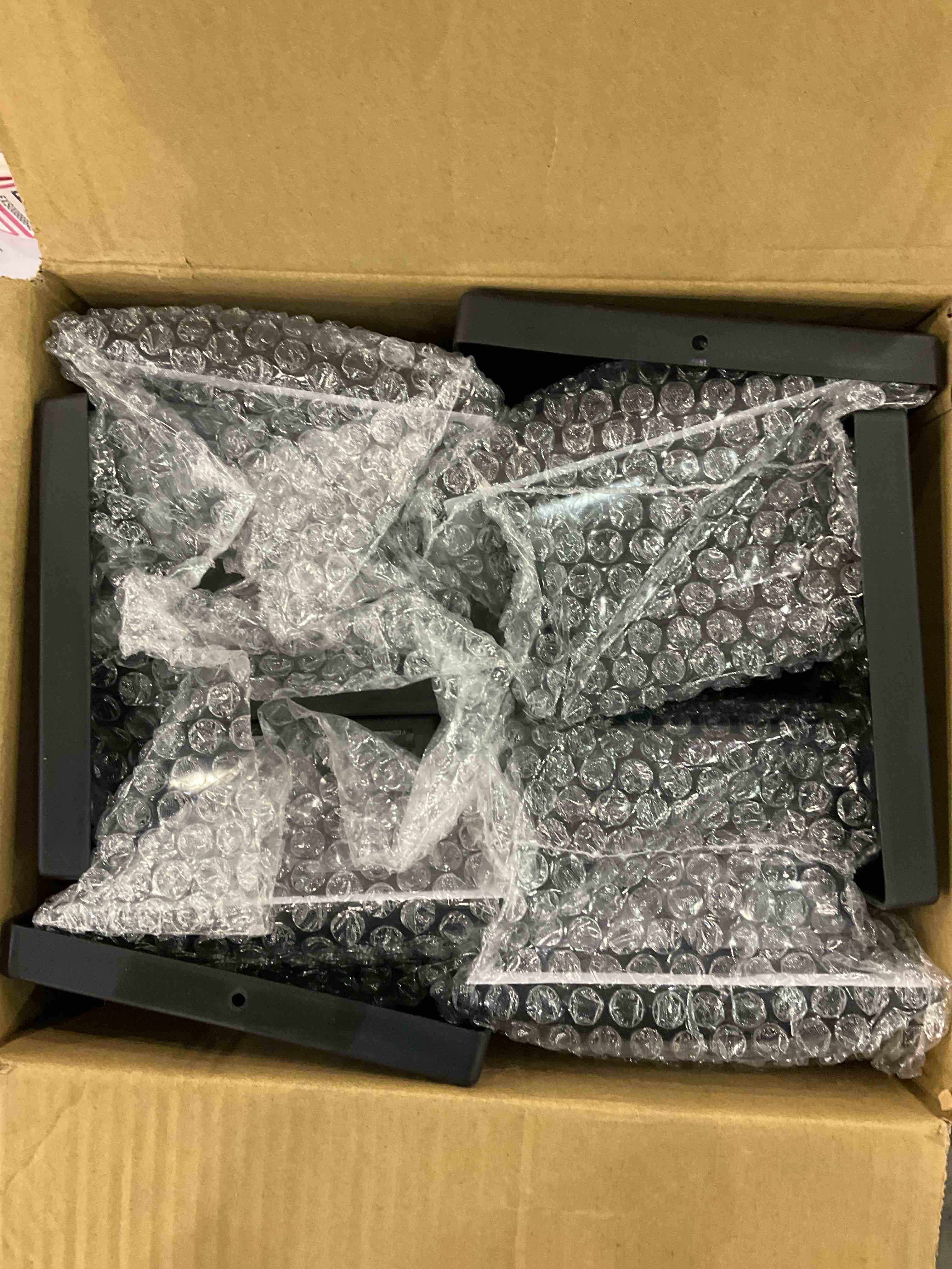 https://s3.amazonaws.com/lotting-images-prod/bidfta/EXS00888629_1701087425619.jpeg