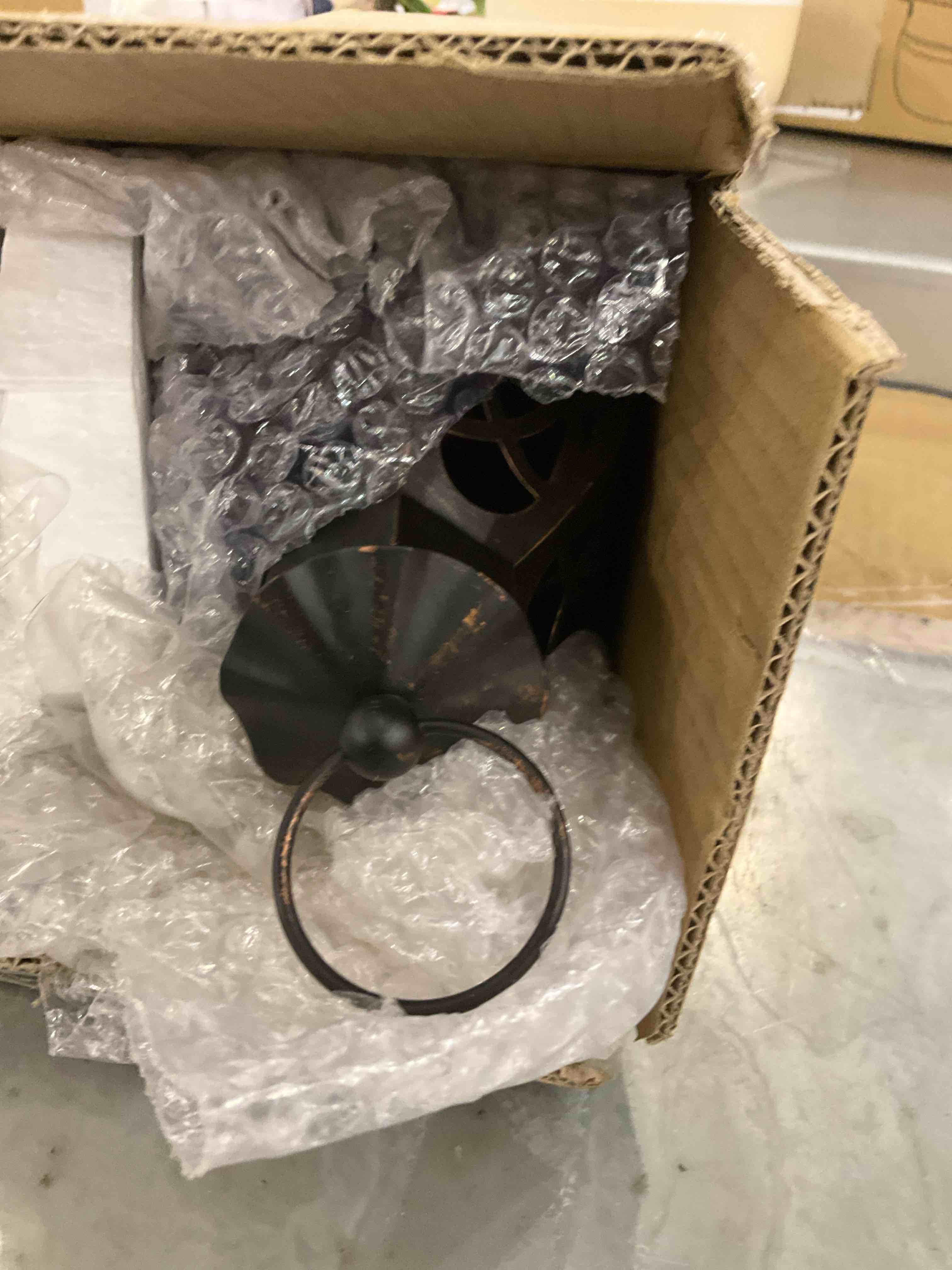 https://s3.amazonaws.com/lotting-images-prod/bidfta/EXS00891819_1701269298358.jpeg
