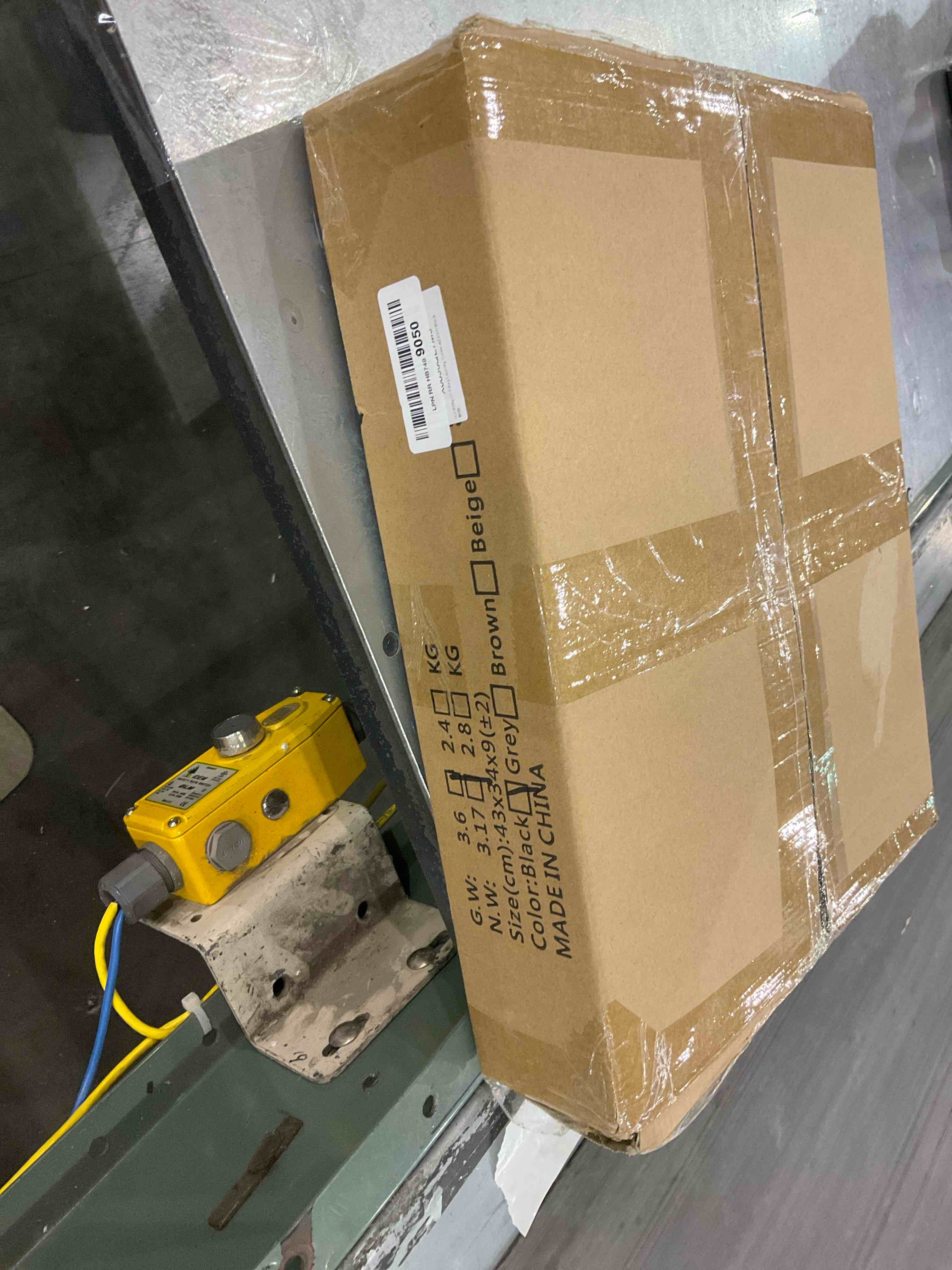 https://s3.amazonaws.com/lotting-images-prod/bidfta/EXS00892326_1699536688595.jpeg