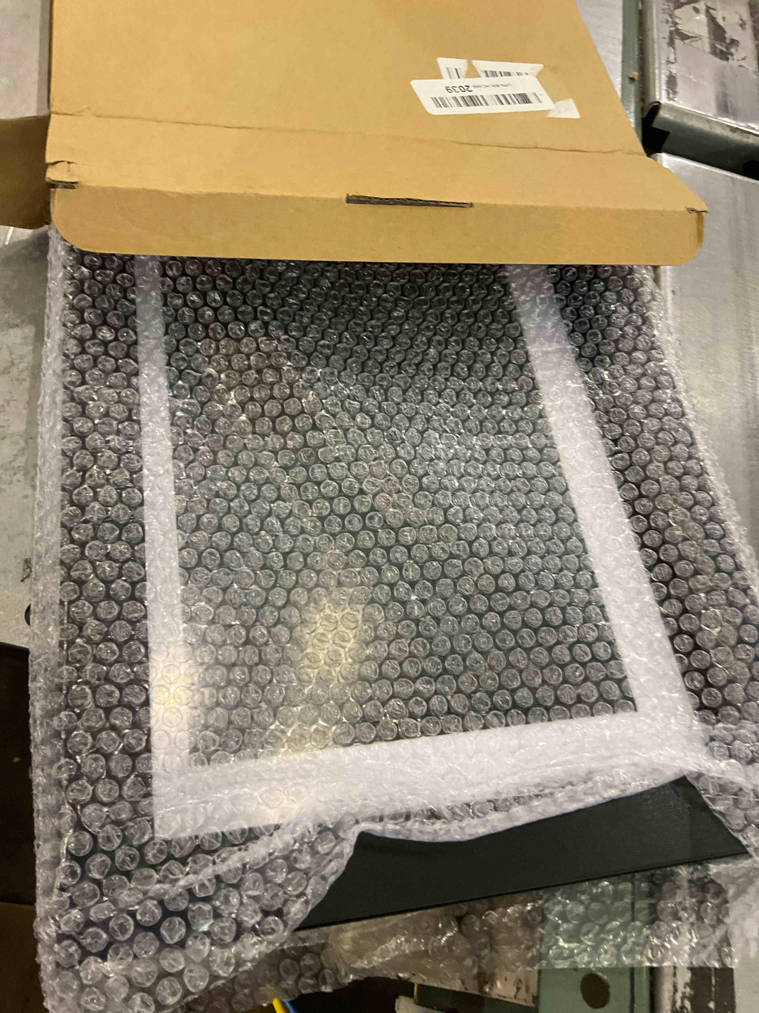 https://s3.amazonaws.com/lotting-images-prod/bidfta/EXS00892494_1699551216032.jpeg