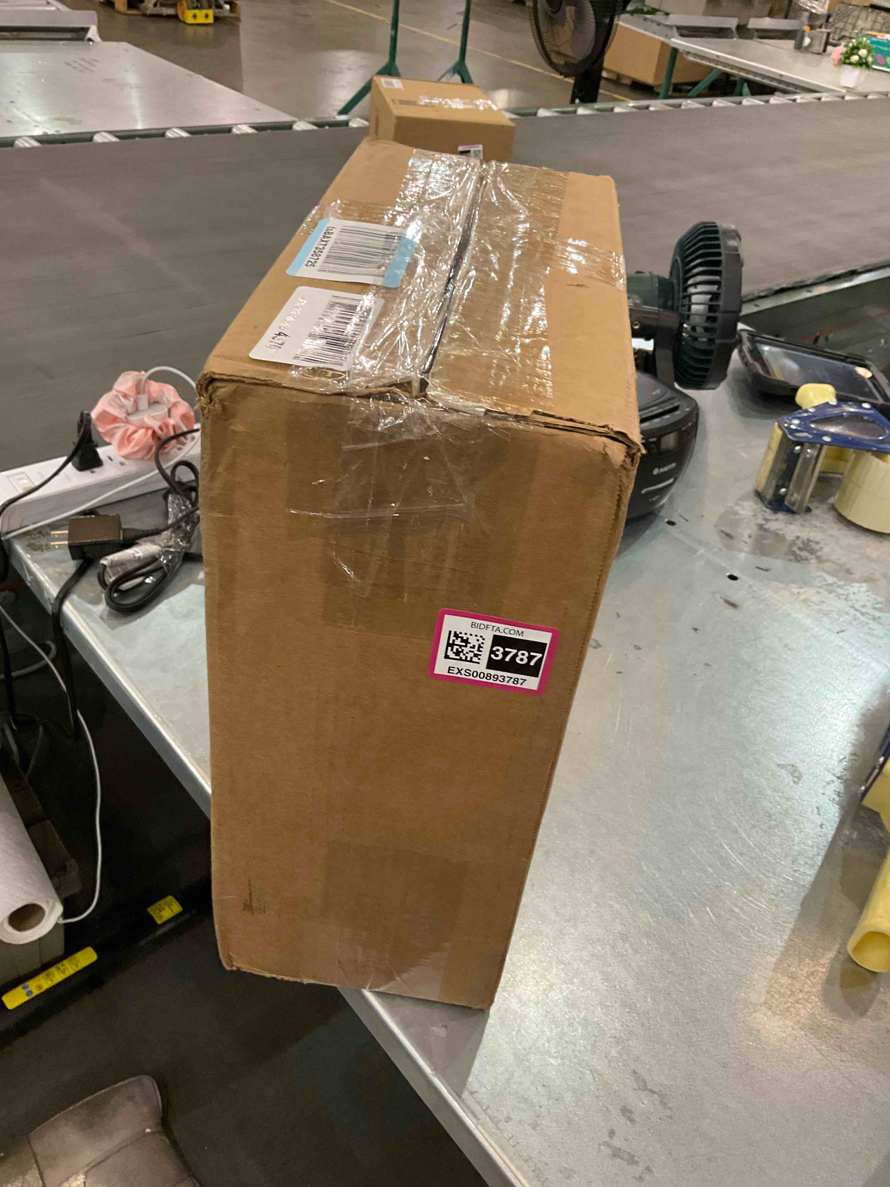 https://s3.amazonaws.com/lotting-images-prod/bidfta/EXS00893787_1701103227375.jpeg