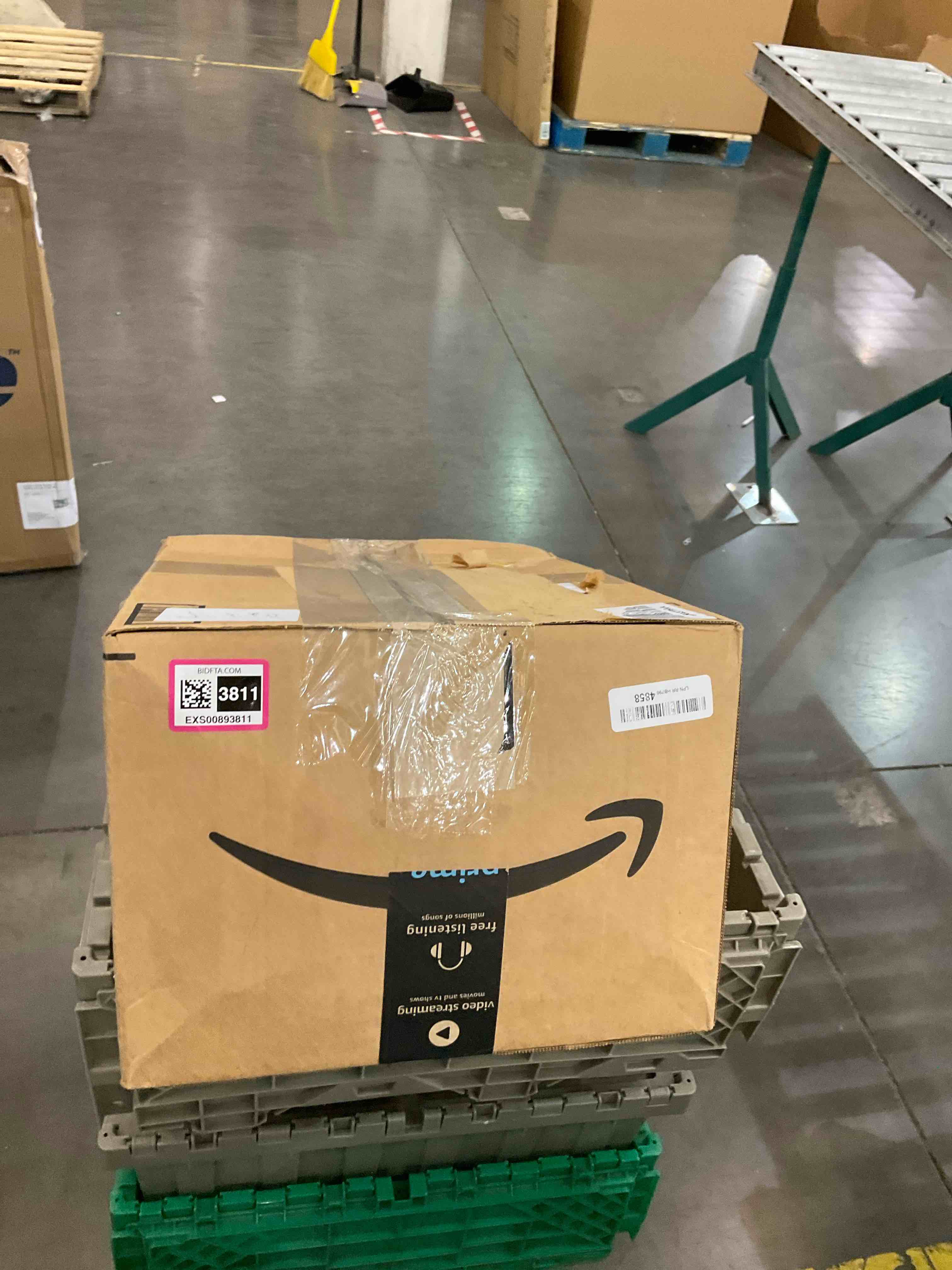 https://s3.amazonaws.com/lotting-images-prod/bidfta/EXS00893811_1701109494785.jpeg