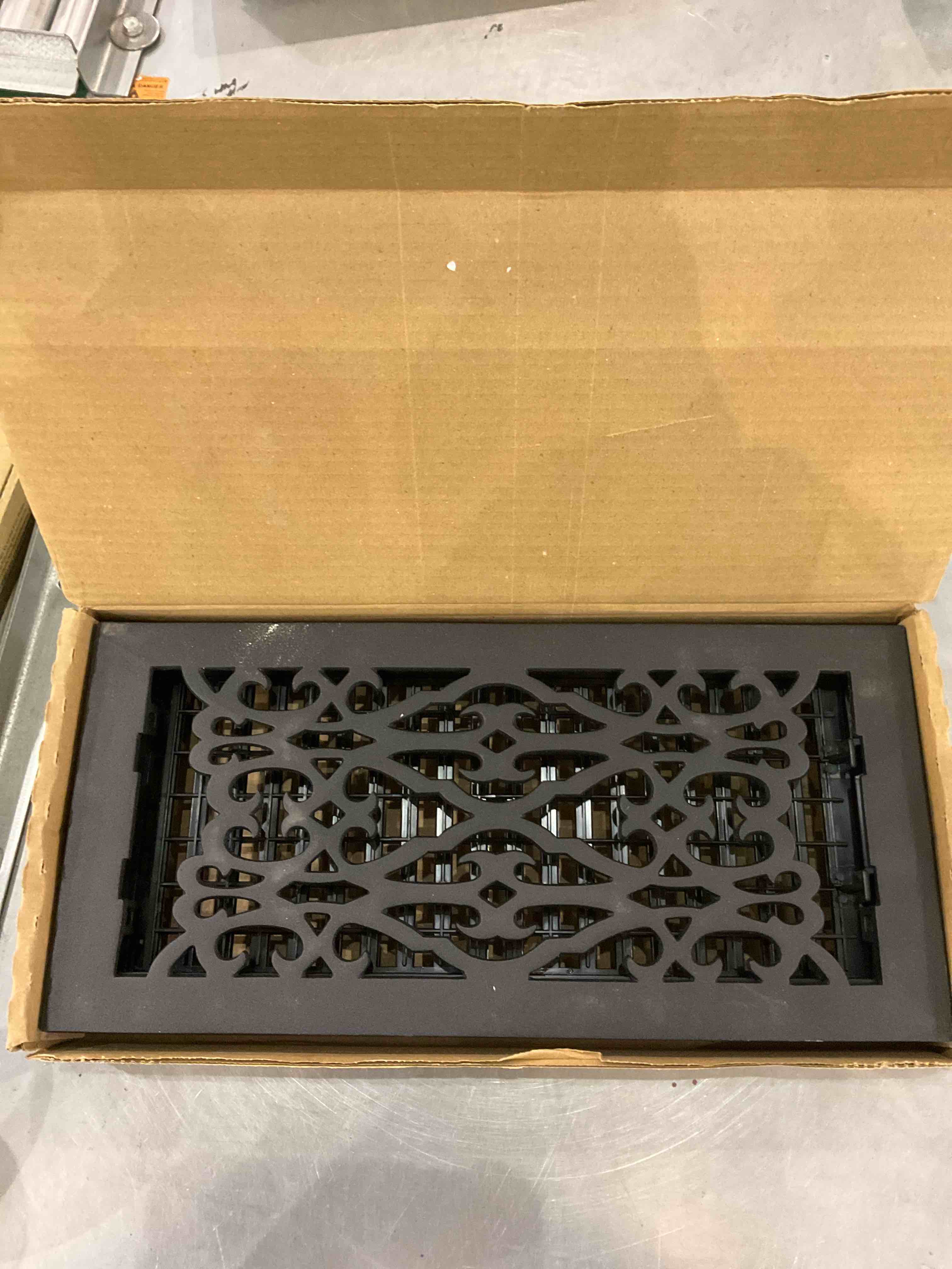 https://s3.amazonaws.com/lotting-images-prod/bidfta/EXS00894861_1701784240322.jpeg