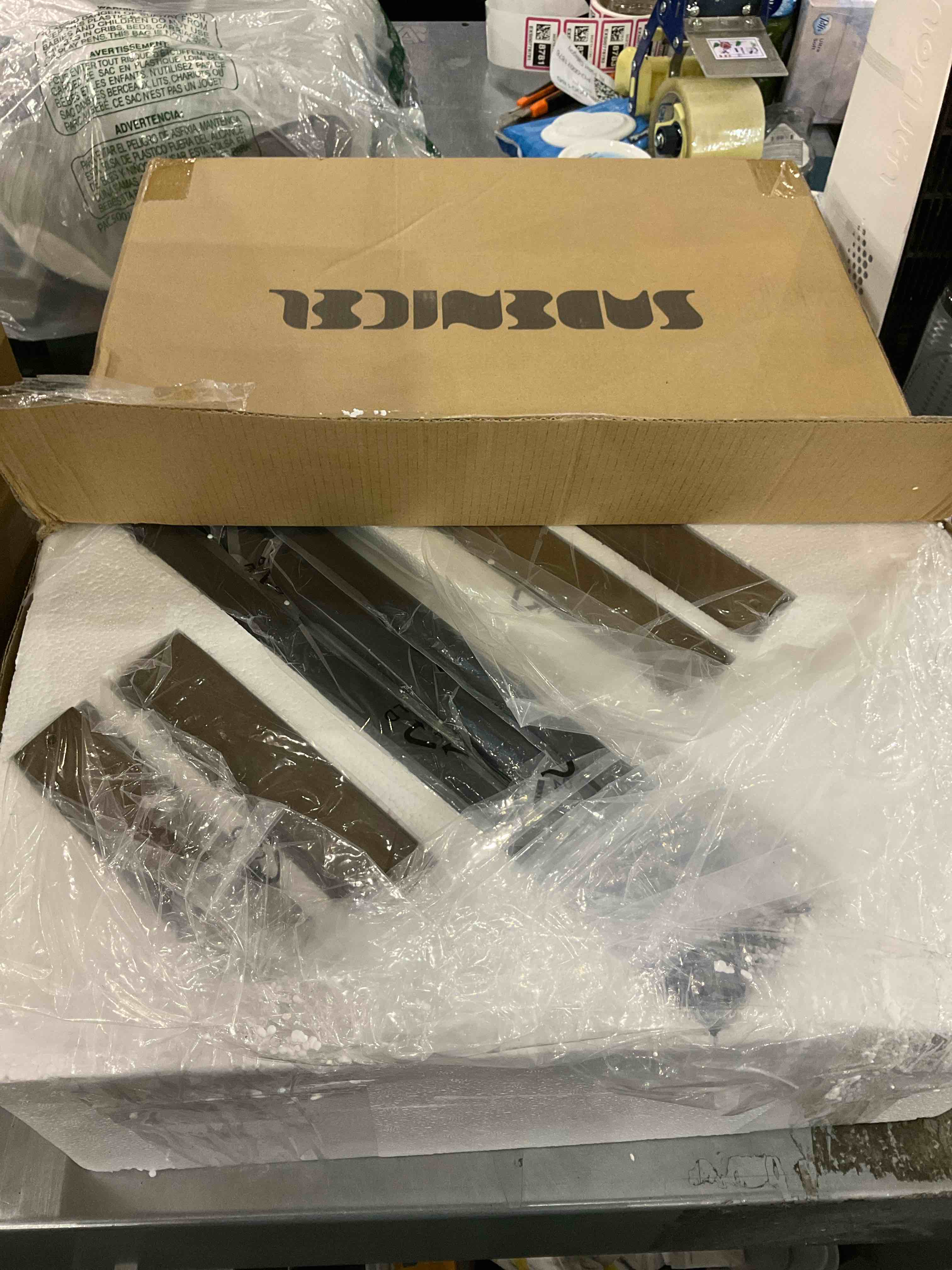 https://s3.amazonaws.com/lotting-images-prod/bidfta/EXS00895000_1701865144982.jpeg