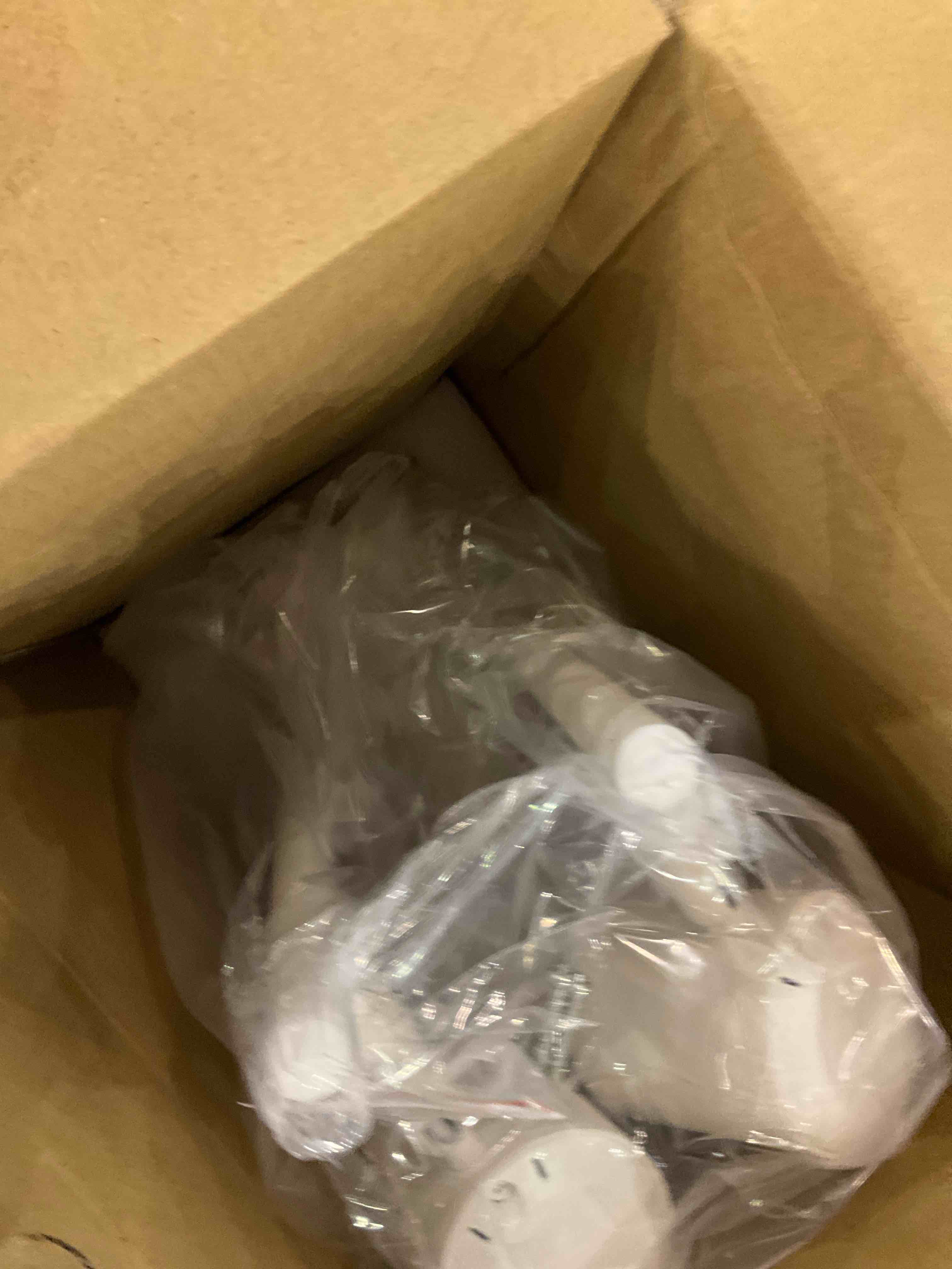 https://s3.amazonaws.com/lotting-images-prod/bidfta/EXS00895221_1699555077770.jpeg
