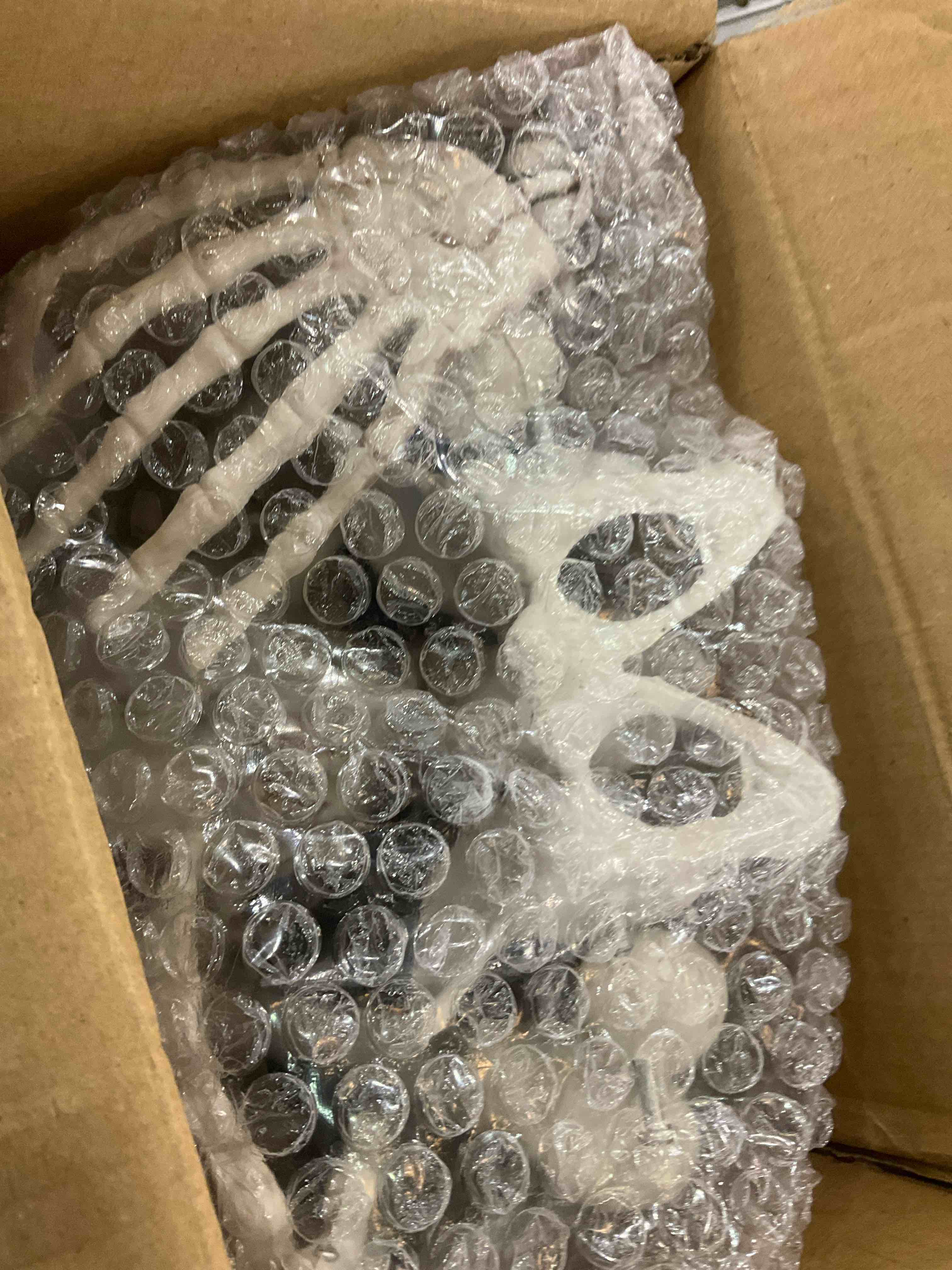 https://s3.amazonaws.com/lotting-images-prod/bidfta/EXS00895681_1701108040995.jpeg