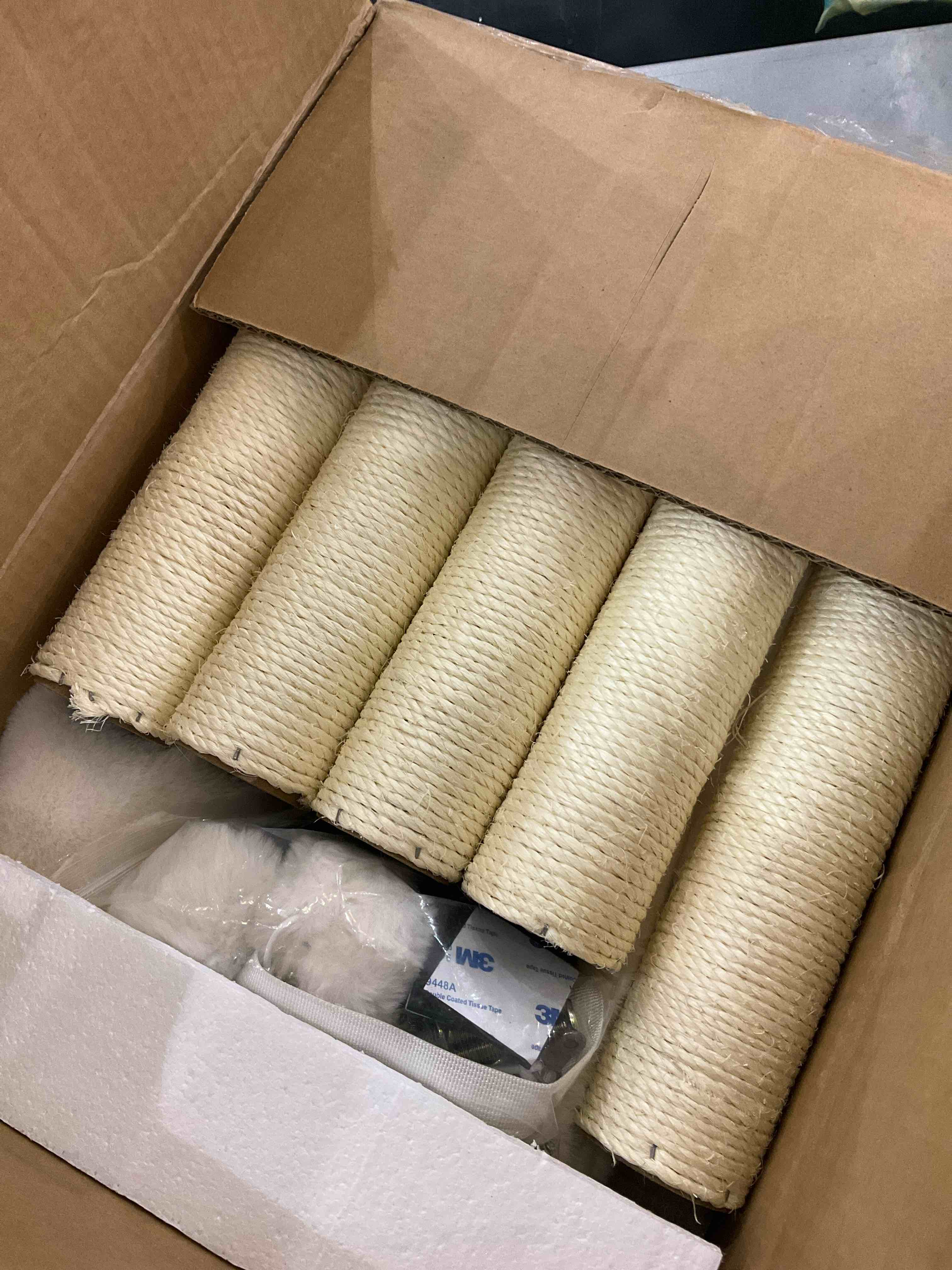 https://s3.amazonaws.com/lotting-images-prod/bidfta/EXS00895706_1701114758630.jpeg