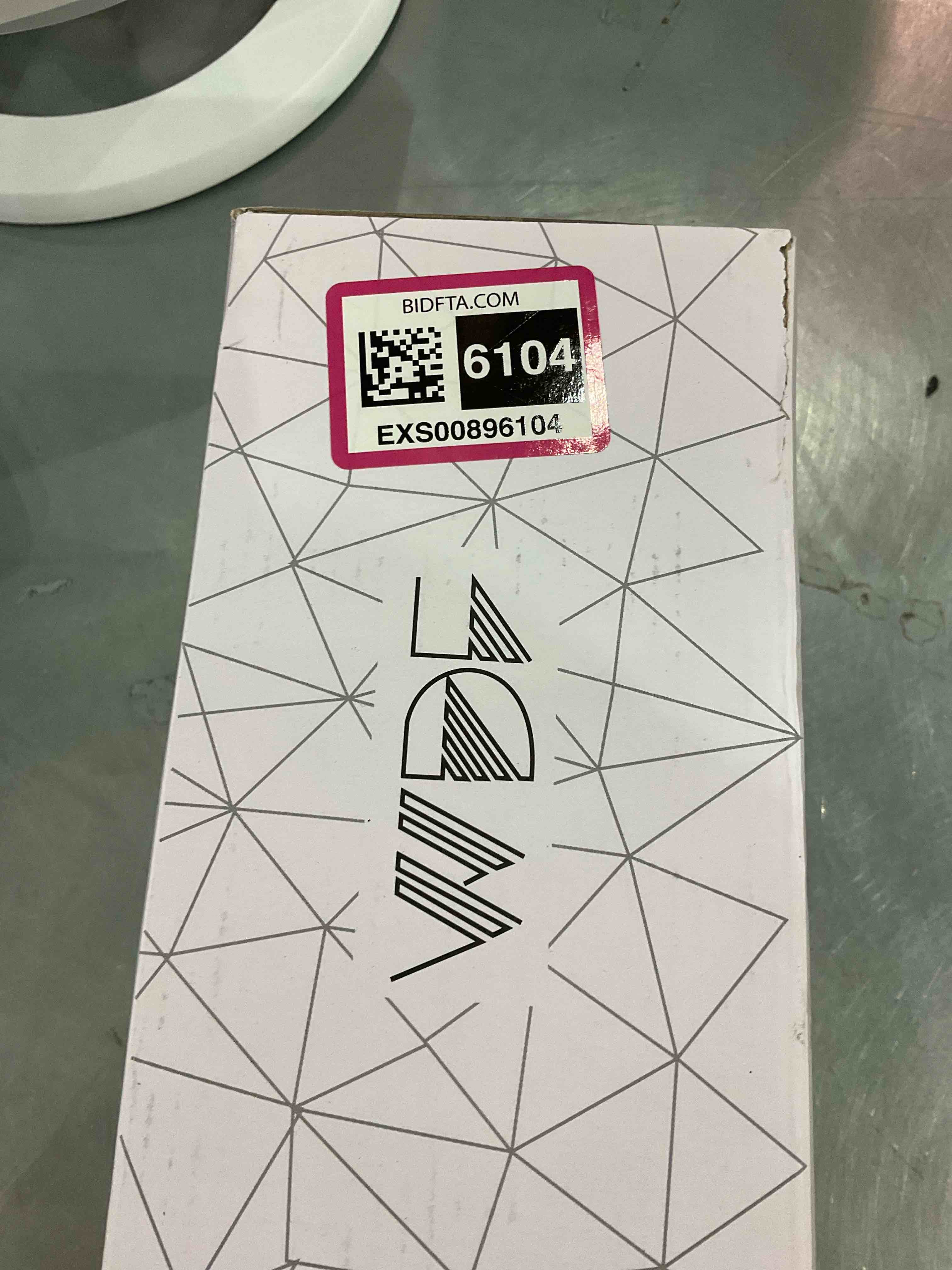 https://s3.amazonaws.com/lotting-images-prod/bidfta/EXS00896104_1699880824343.jpeg