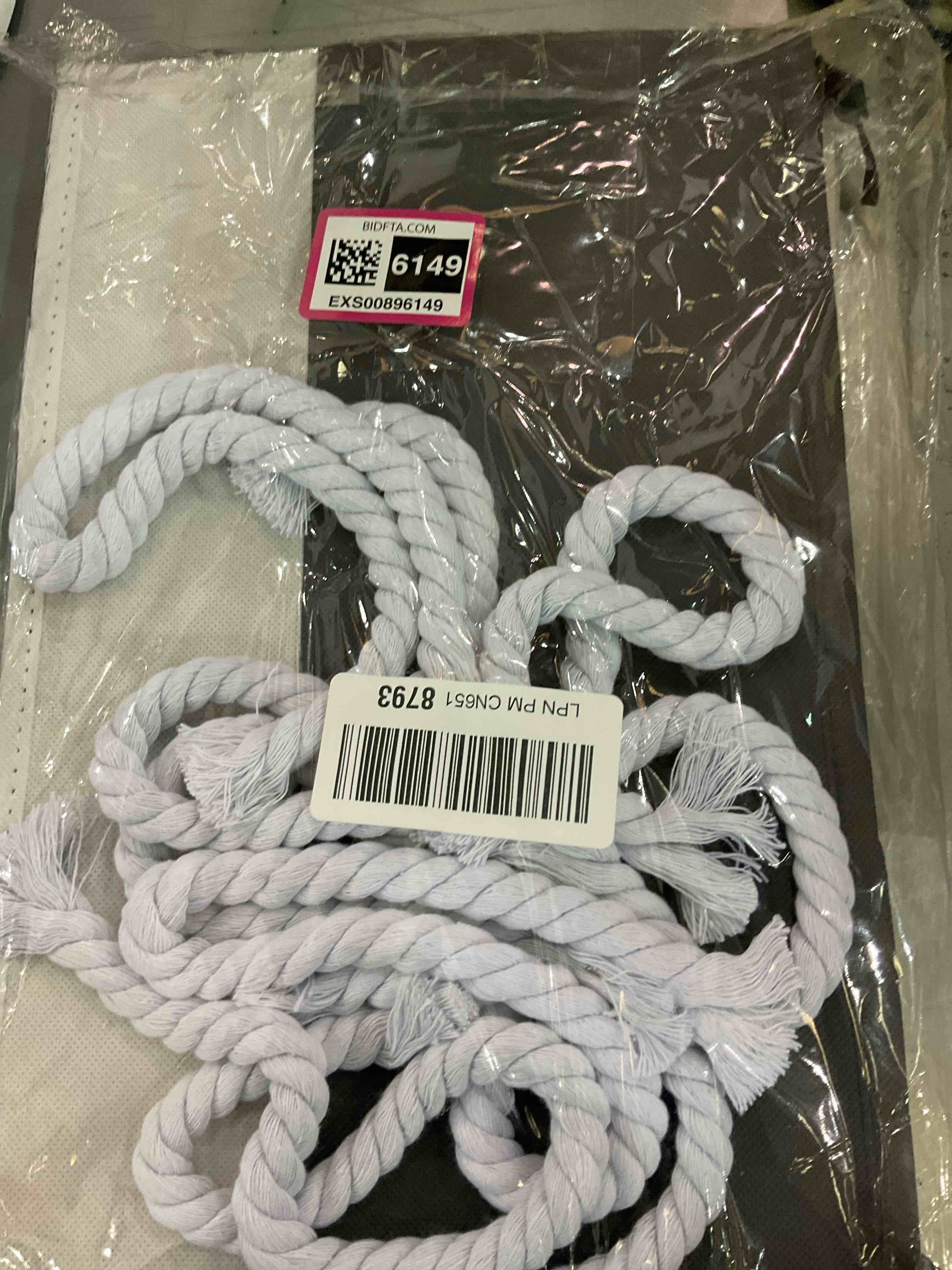 https://s3.amazonaws.com/lotting-images-prod/bidfta/EXS00896149_1699886084851.jpeg