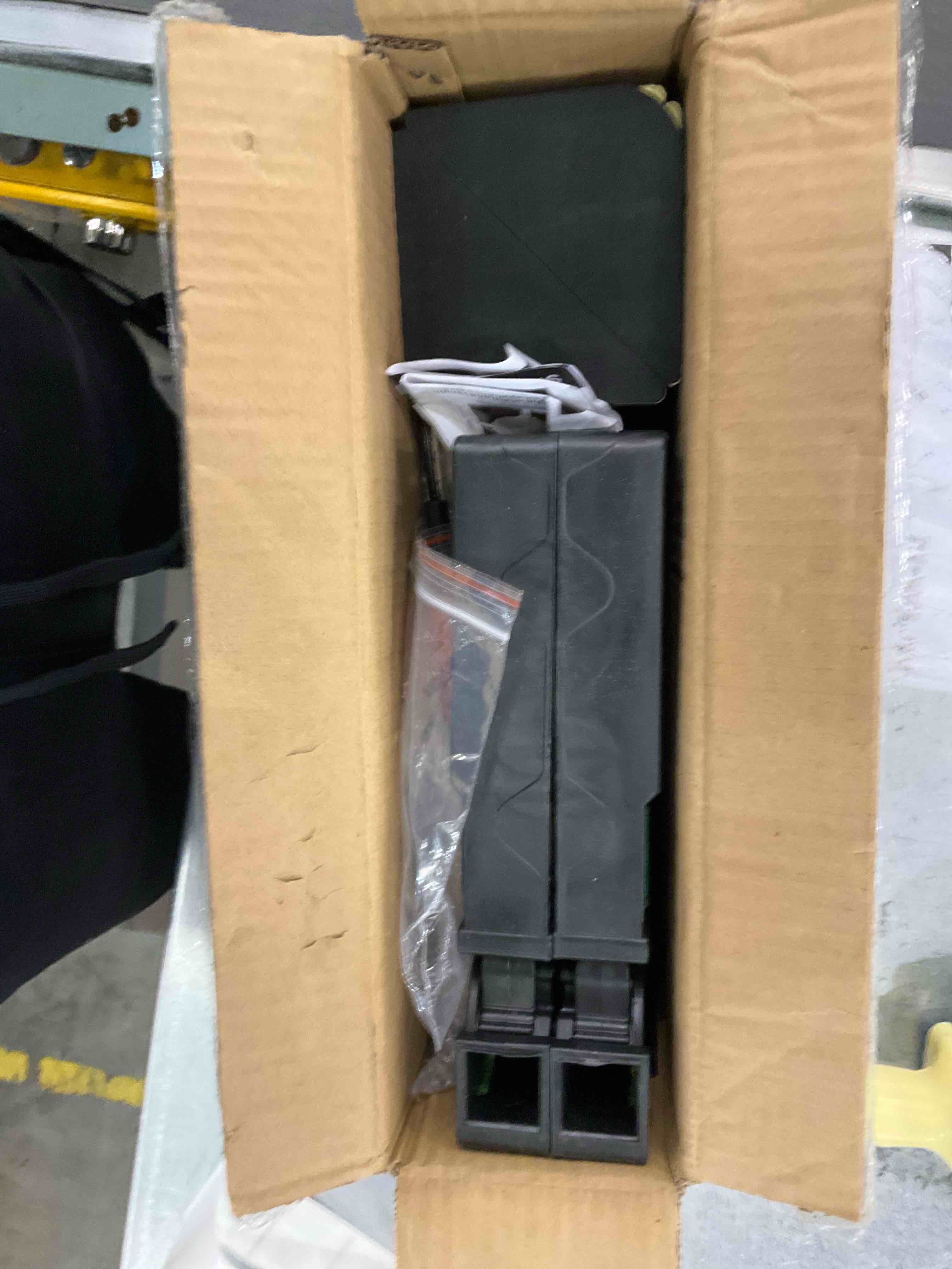 https://s3.amazonaws.com/lotting-images-prod/bidfta/EXS00898238_1699980932087.jpeg