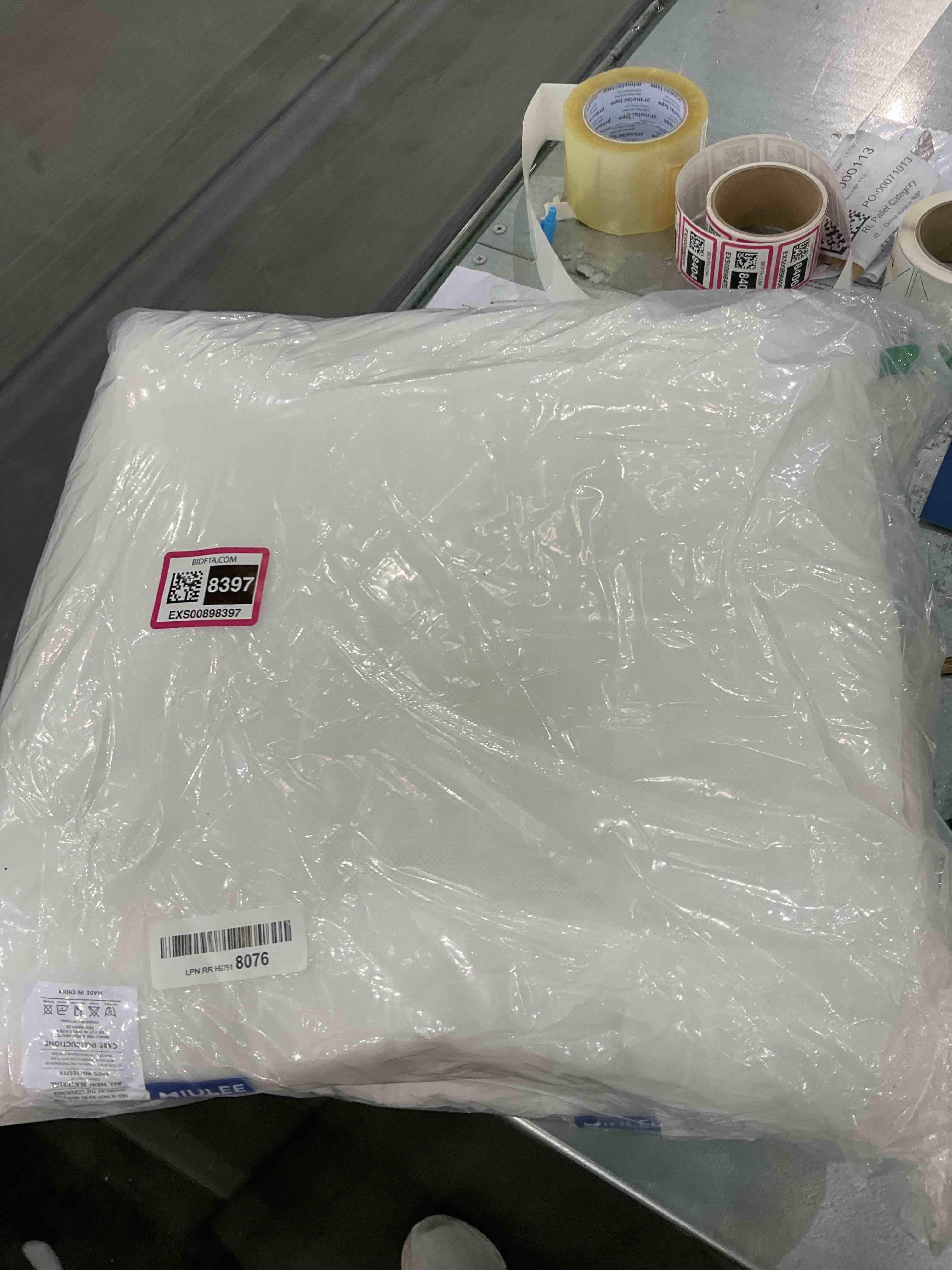 https://s3.amazonaws.com/lotting-images-prod/bidfta/EXS00898397_1700060228472.jpeg