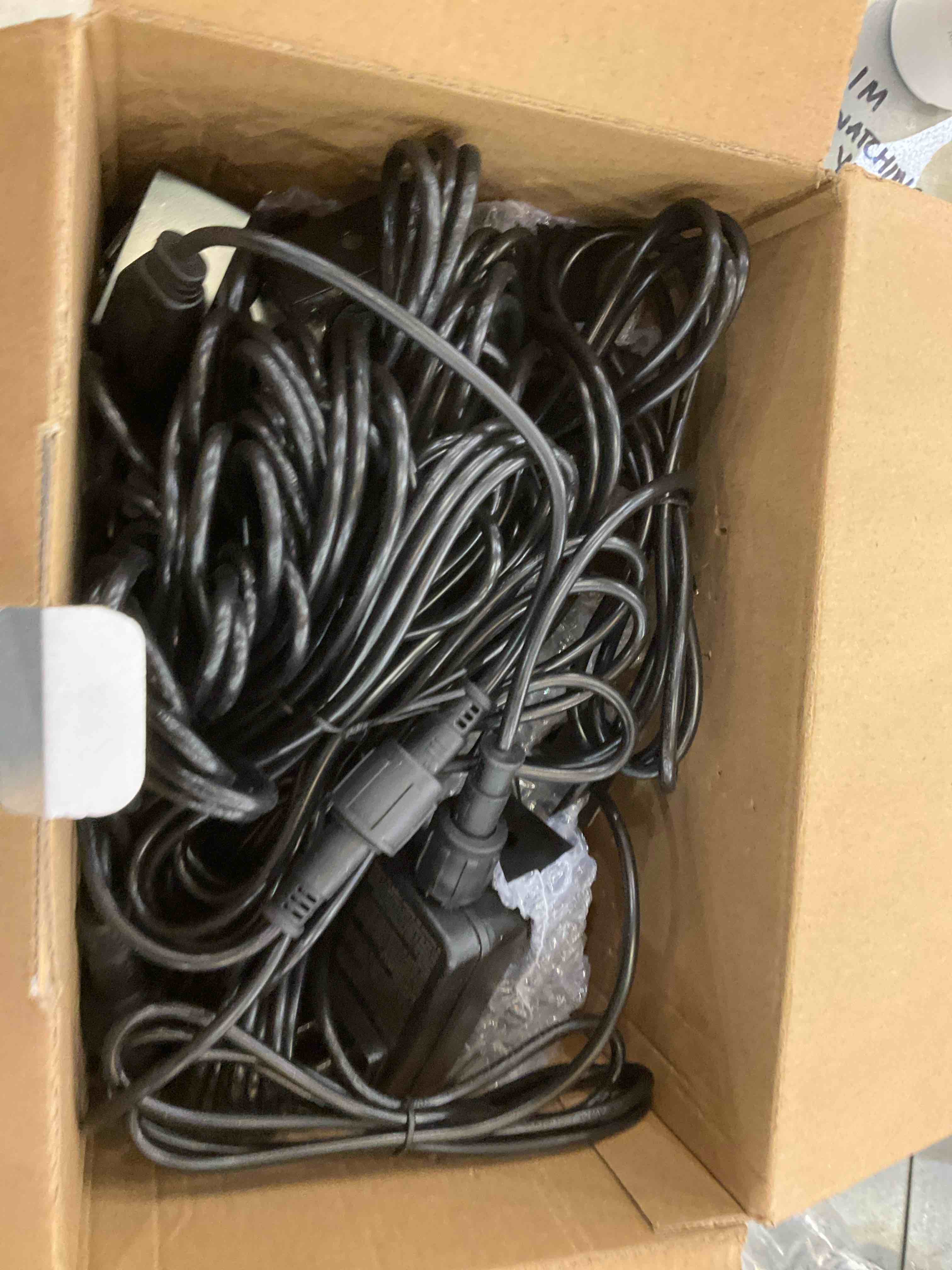 https://s3.amazonaws.com/lotting-images-prod/bidfta/EXS00898711_1700071944828.jpeg
