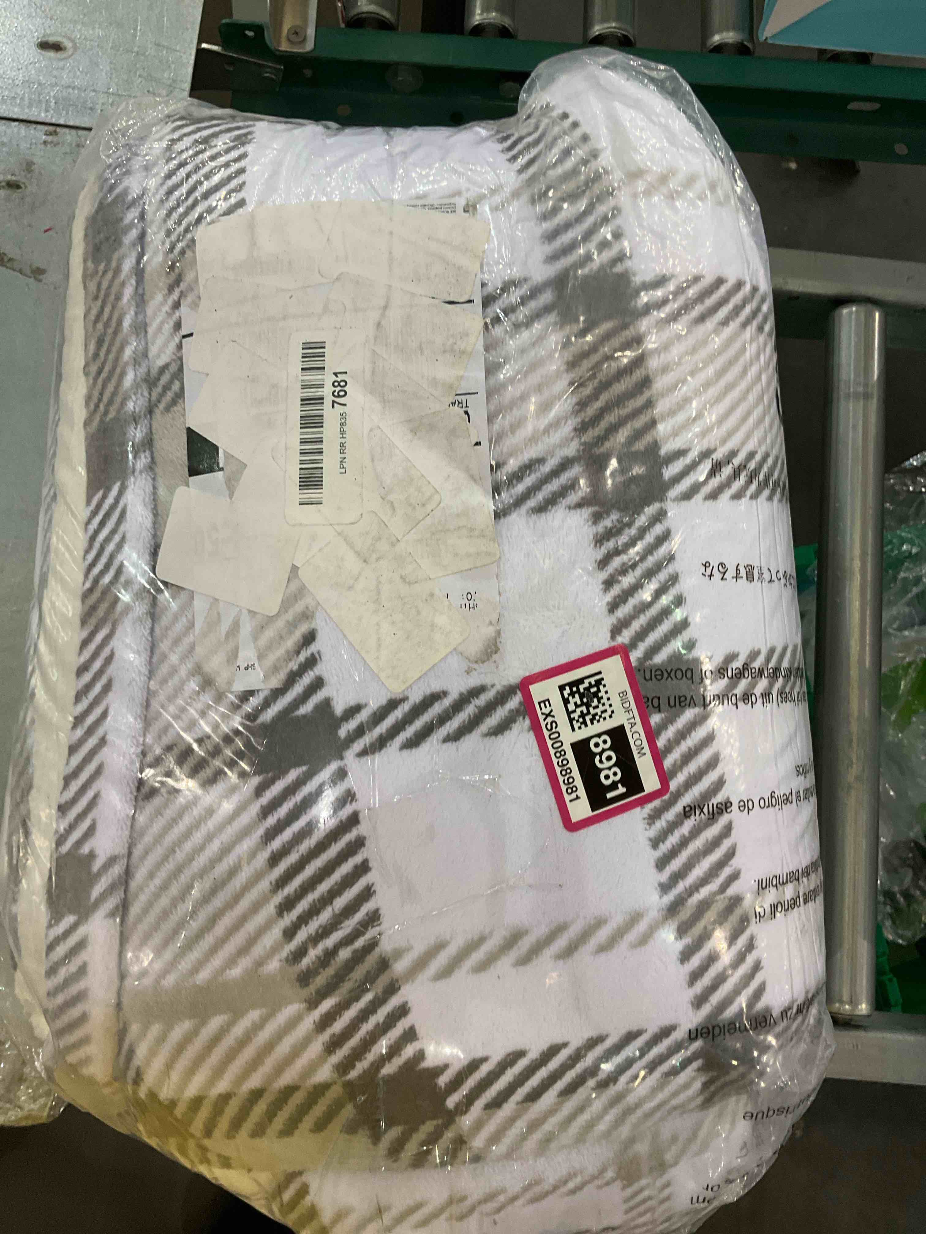 https://s3.amazonaws.com/lotting-images-prod/bidfta/EXS00898981_1703084490143.jpeg