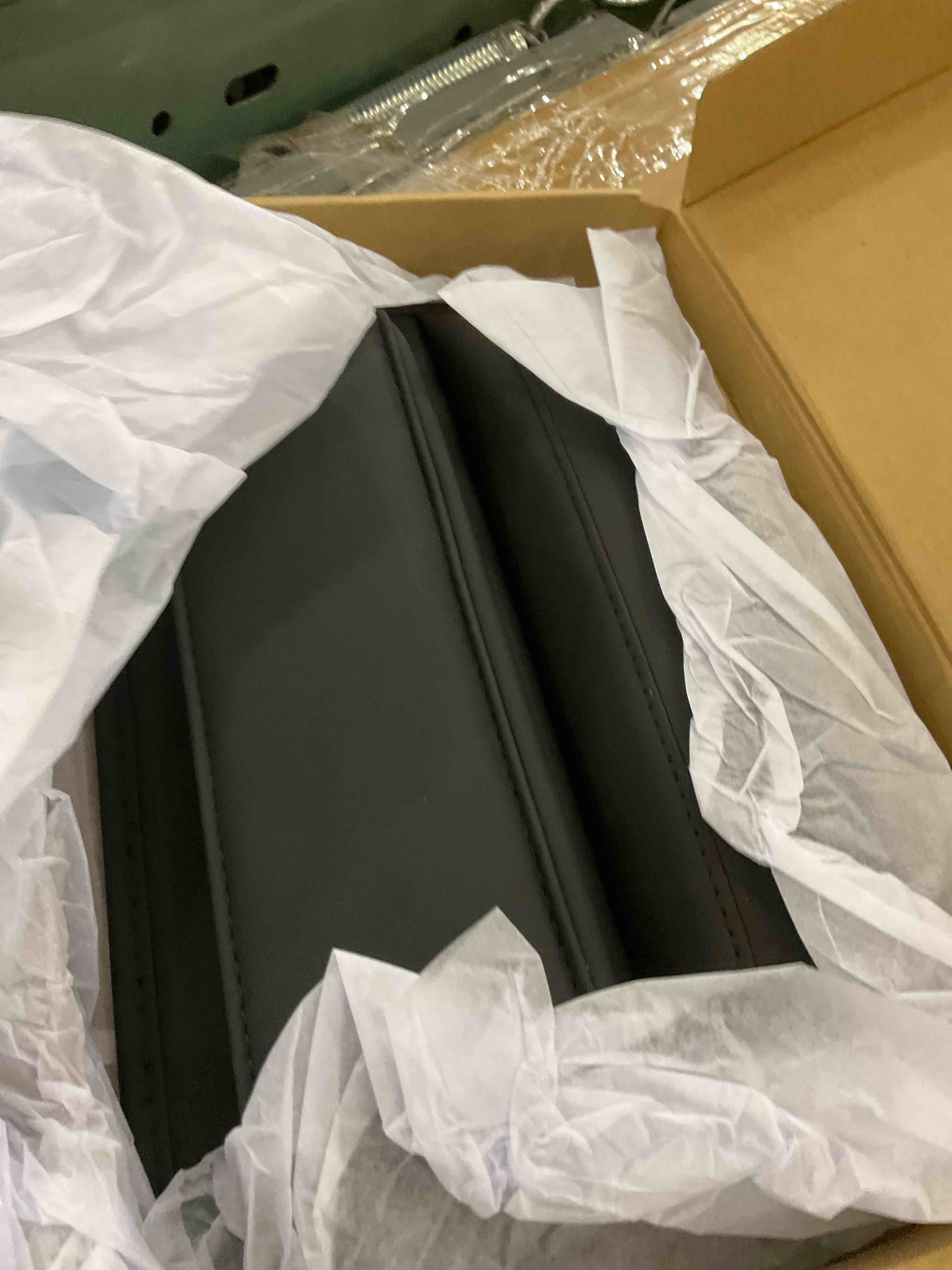 https://s3.amazonaws.com/lotting-images-prod/bidfta/EXS00899648_1699639356445.jpeg