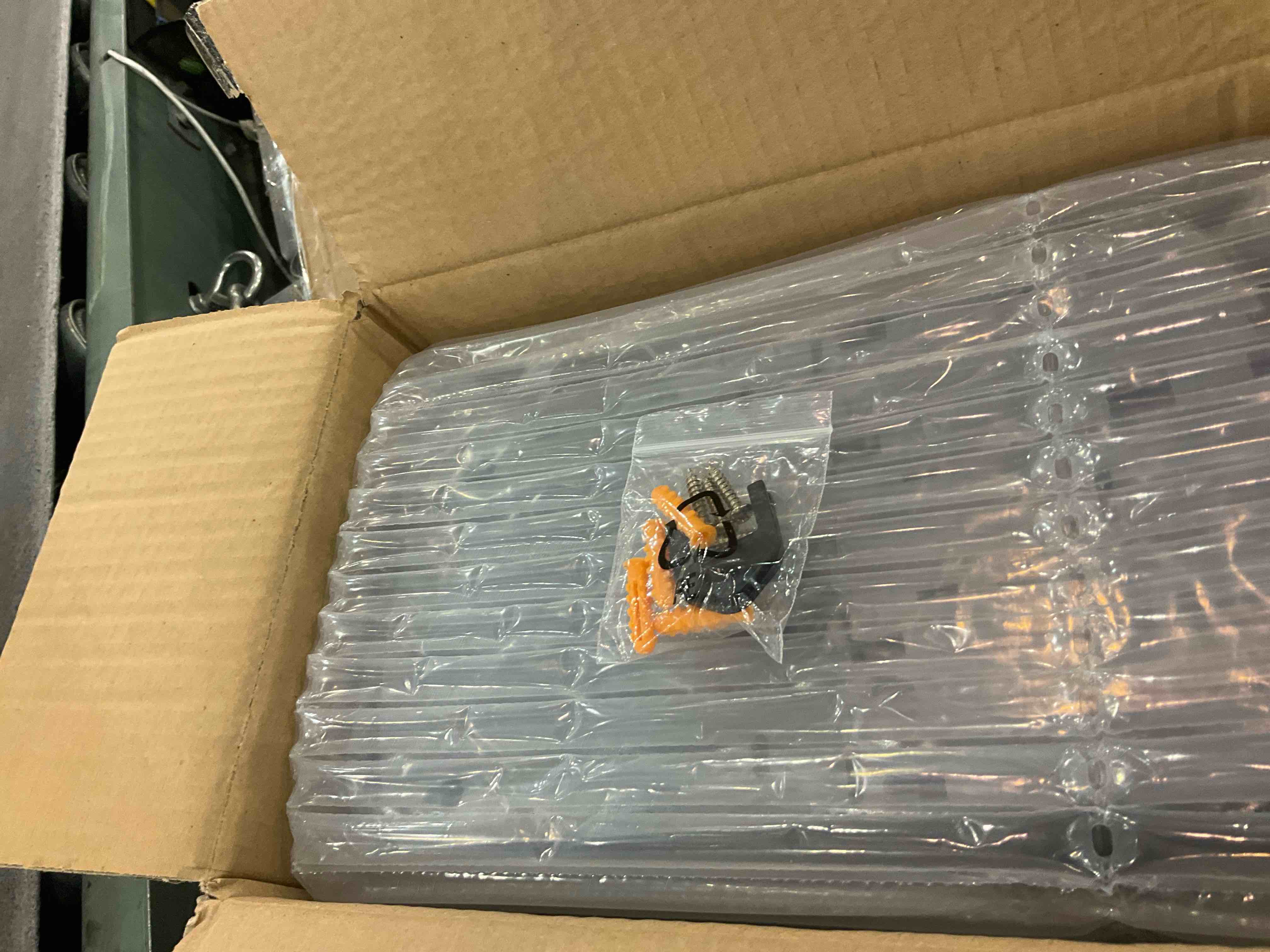 https://s3.amazonaws.com/lotting-images-prod/bidfta/EXS00899727_1699881567605.jpeg