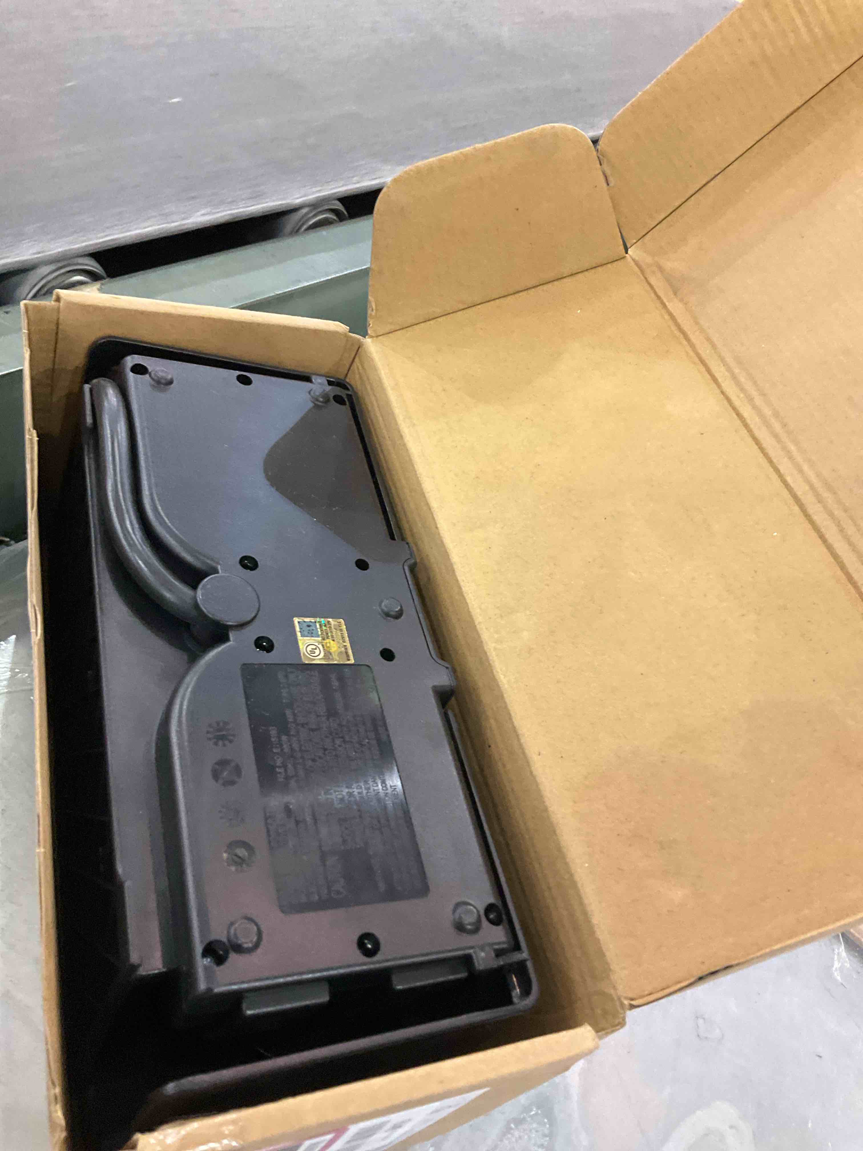 https://s3.amazonaws.com/lotting-images-prod/bidfta/EXS00899756_1699885915556.jpeg