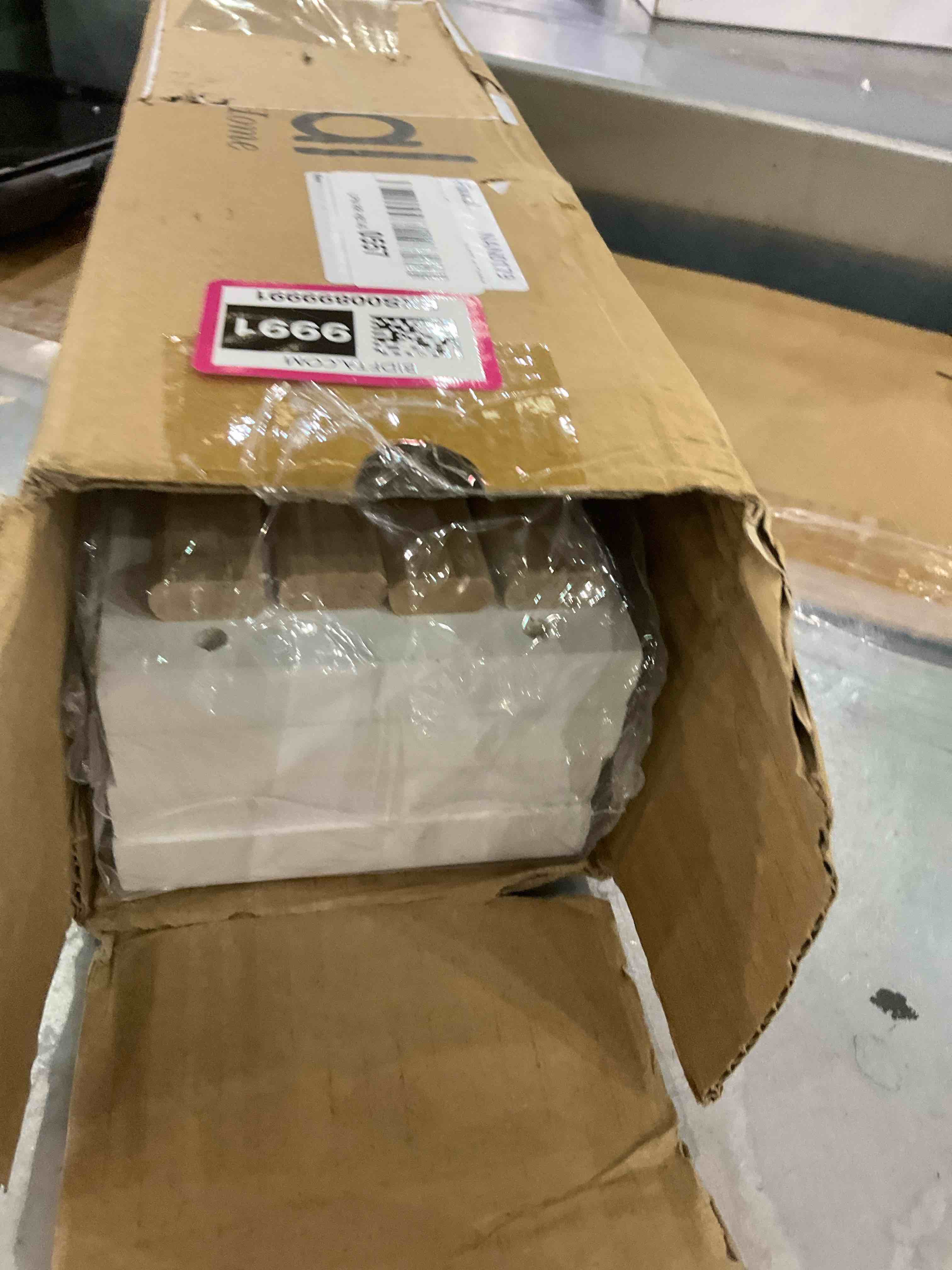 https://s3.amazonaws.com/lotting-images-prod/bidfta/EXS00899991_1699972294758.jpeg
