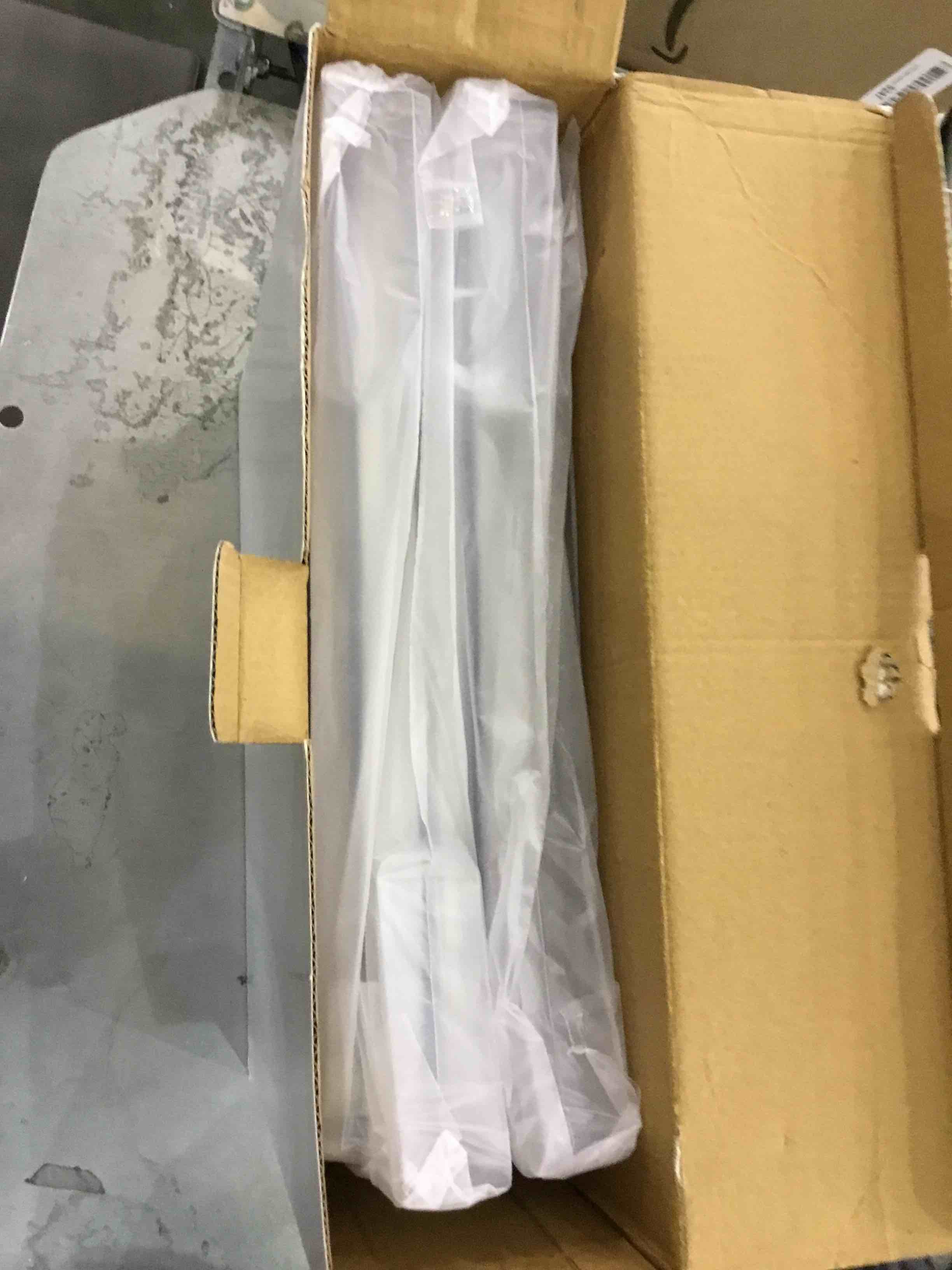https://s3.amazonaws.com/lotting-images-prod/bidfta/EXS00900333_1702307863993.jpeg