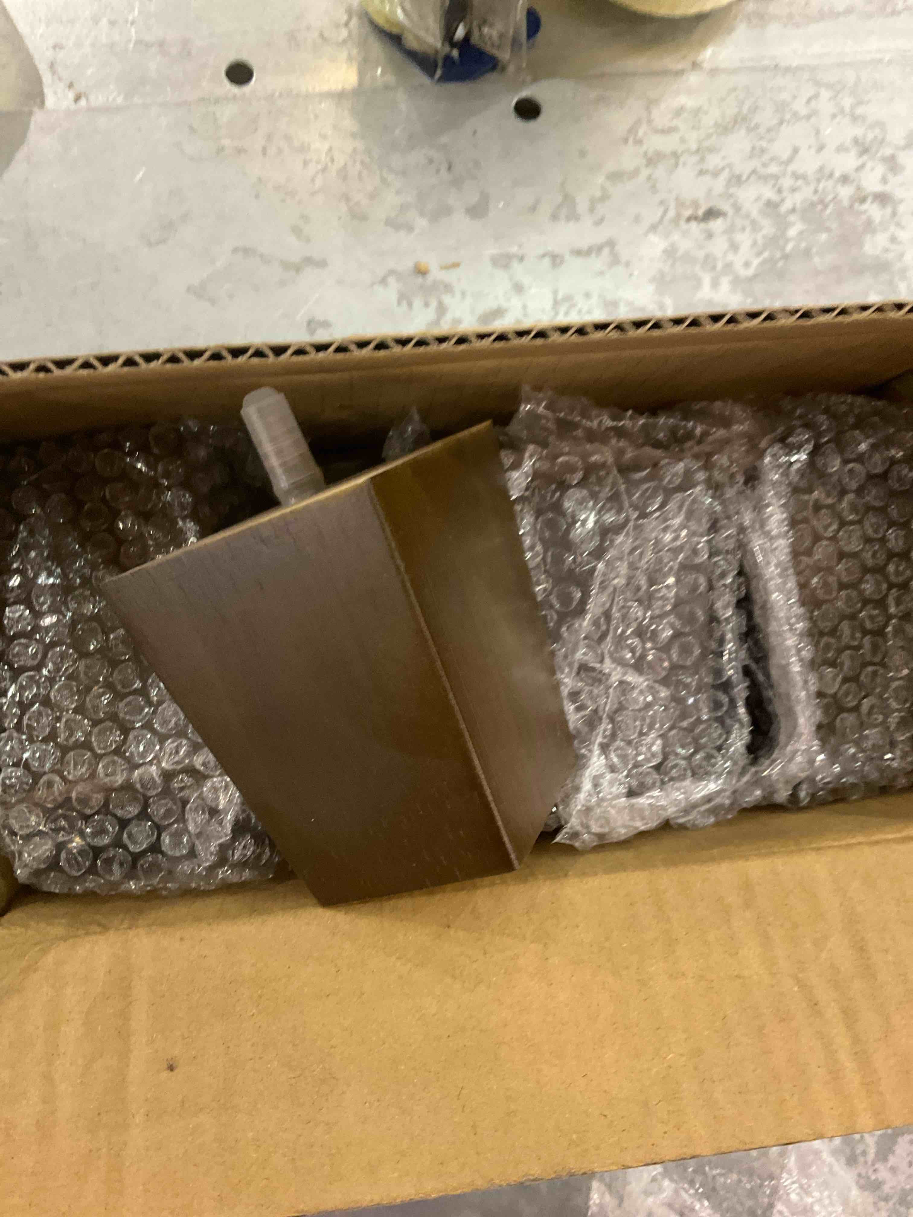 https://s3.amazonaws.com/lotting-images-prod/bidfta/EXS00900542_1701269246832.jpeg