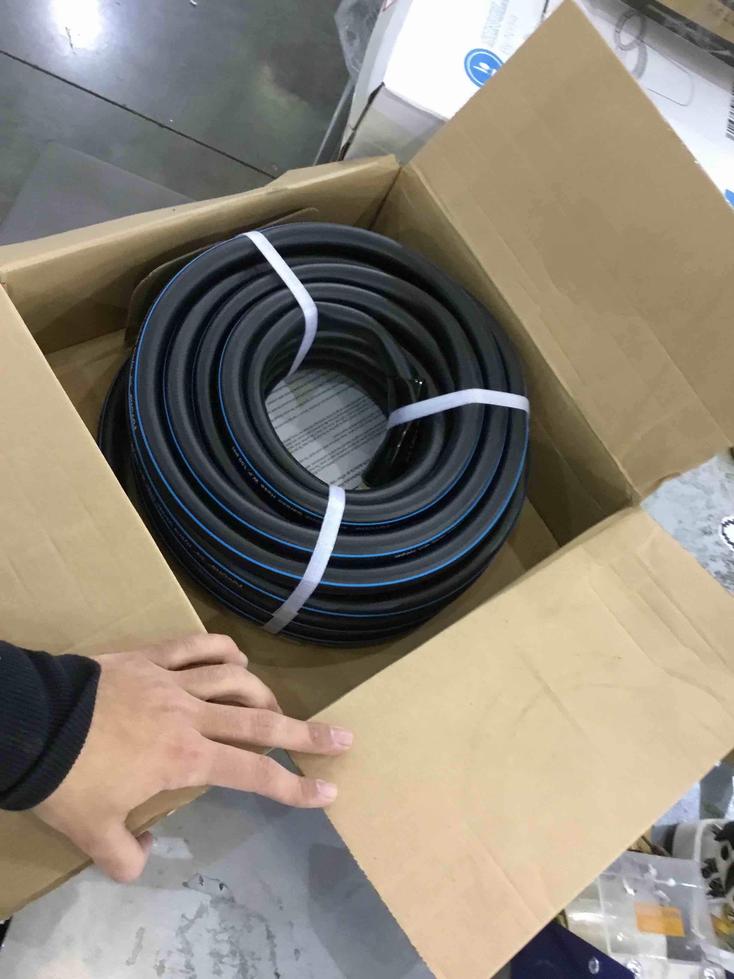 https://s3.amazonaws.com/lotting-images-prod/bidfta/EXS00901462_1701361421558.jpeg