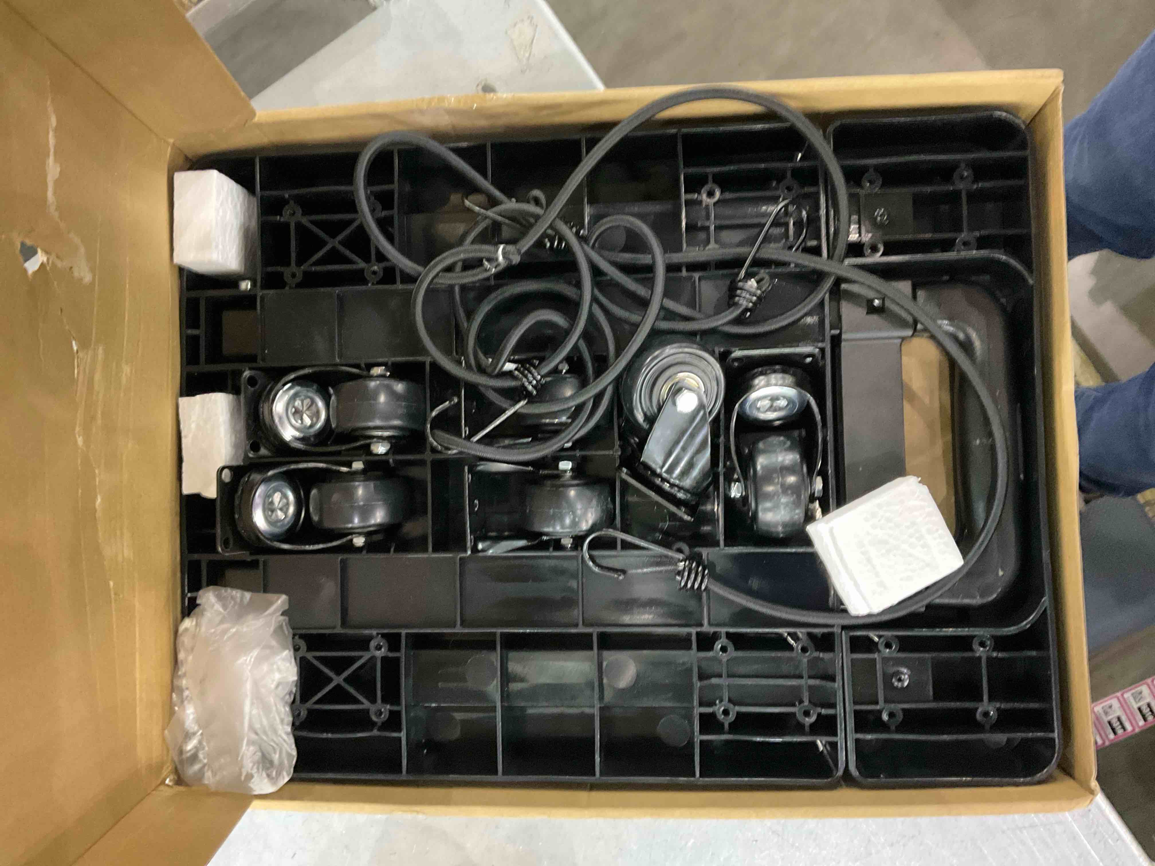 https://s3.amazonaws.com/lotting-images-prod/bidfta/EXS00902991_1700485698778.jpeg