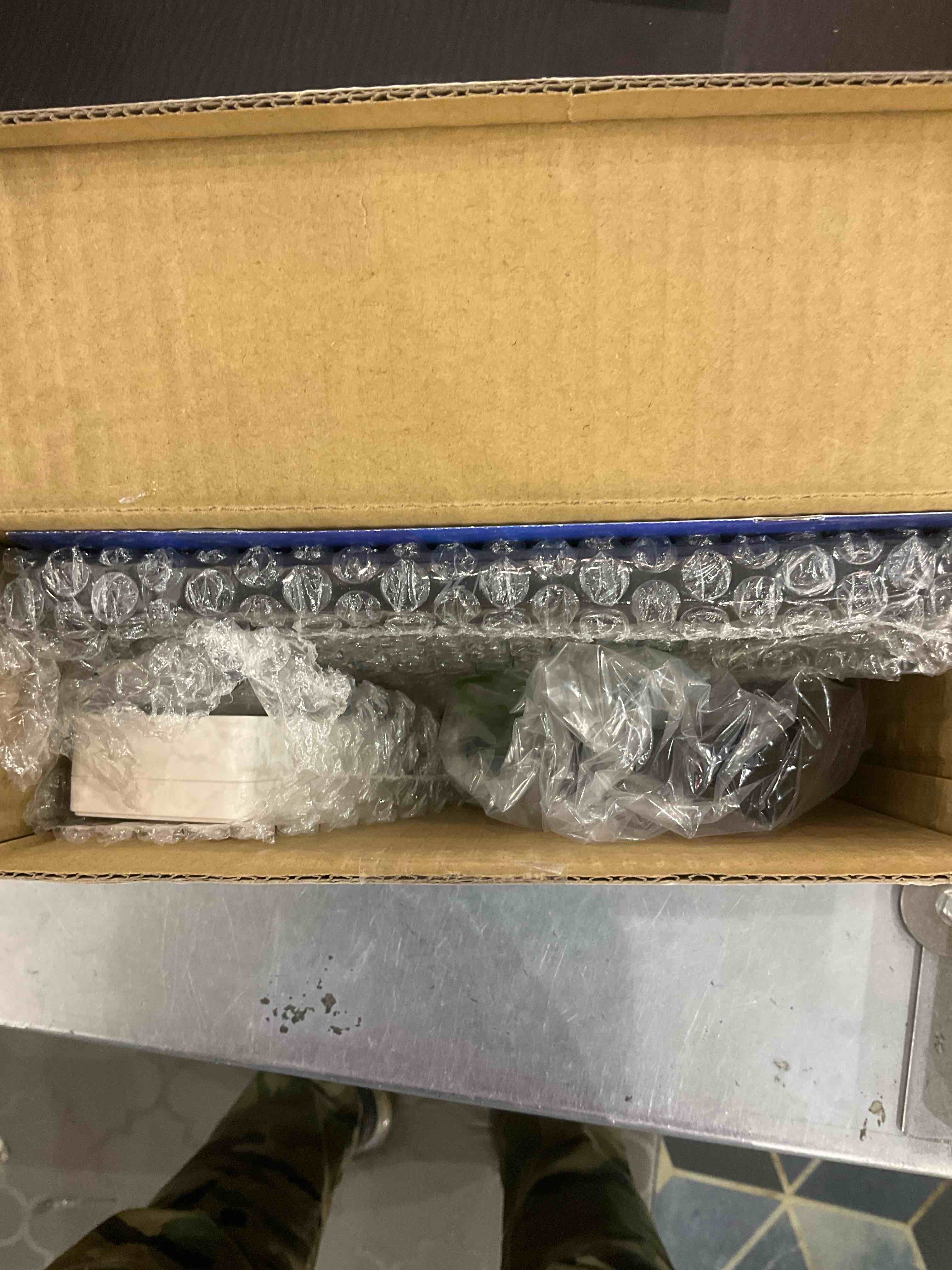 https://s3.amazonaws.com/lotting-images-prod/bidfta/EXS00903106_1700139274277.jpeg