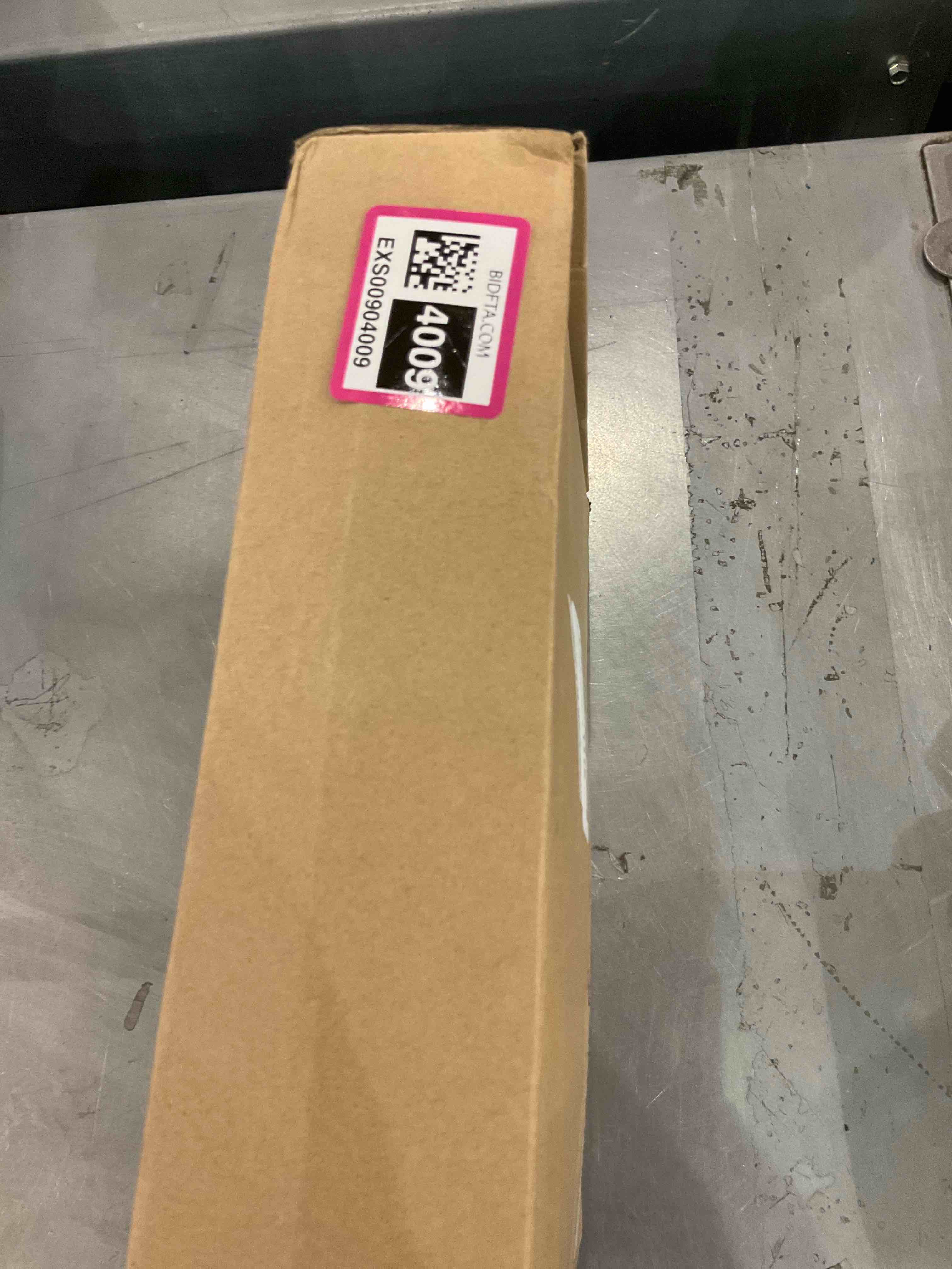 https://s3.amazonaws.com/lotting-images-prod/bidfta/EXS00904009_1699362652012.jpeg