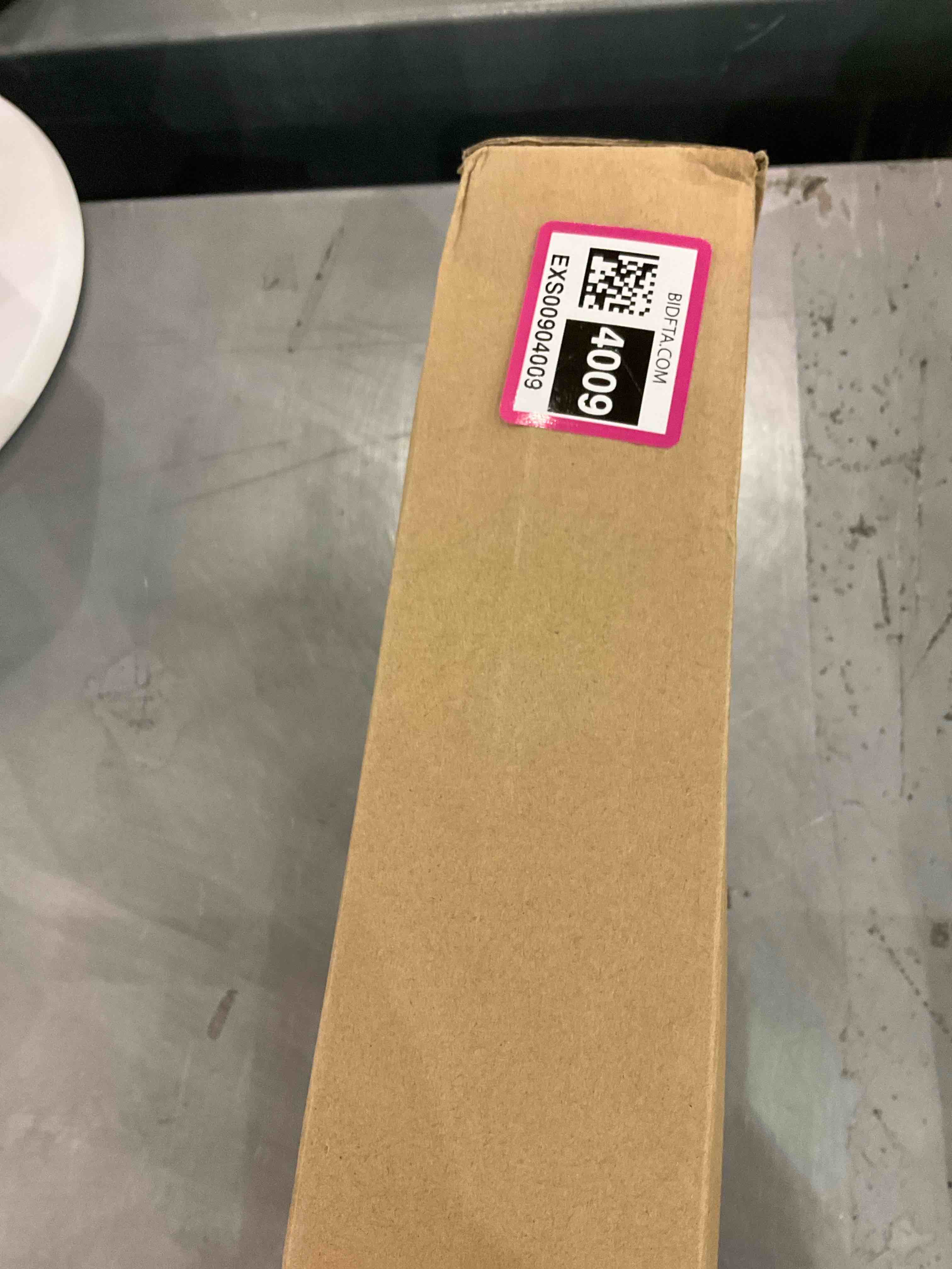 https://s3.amazonaws.com/lotting-images-prod/bidfta/EXS00904009_1699362653632.jpeg