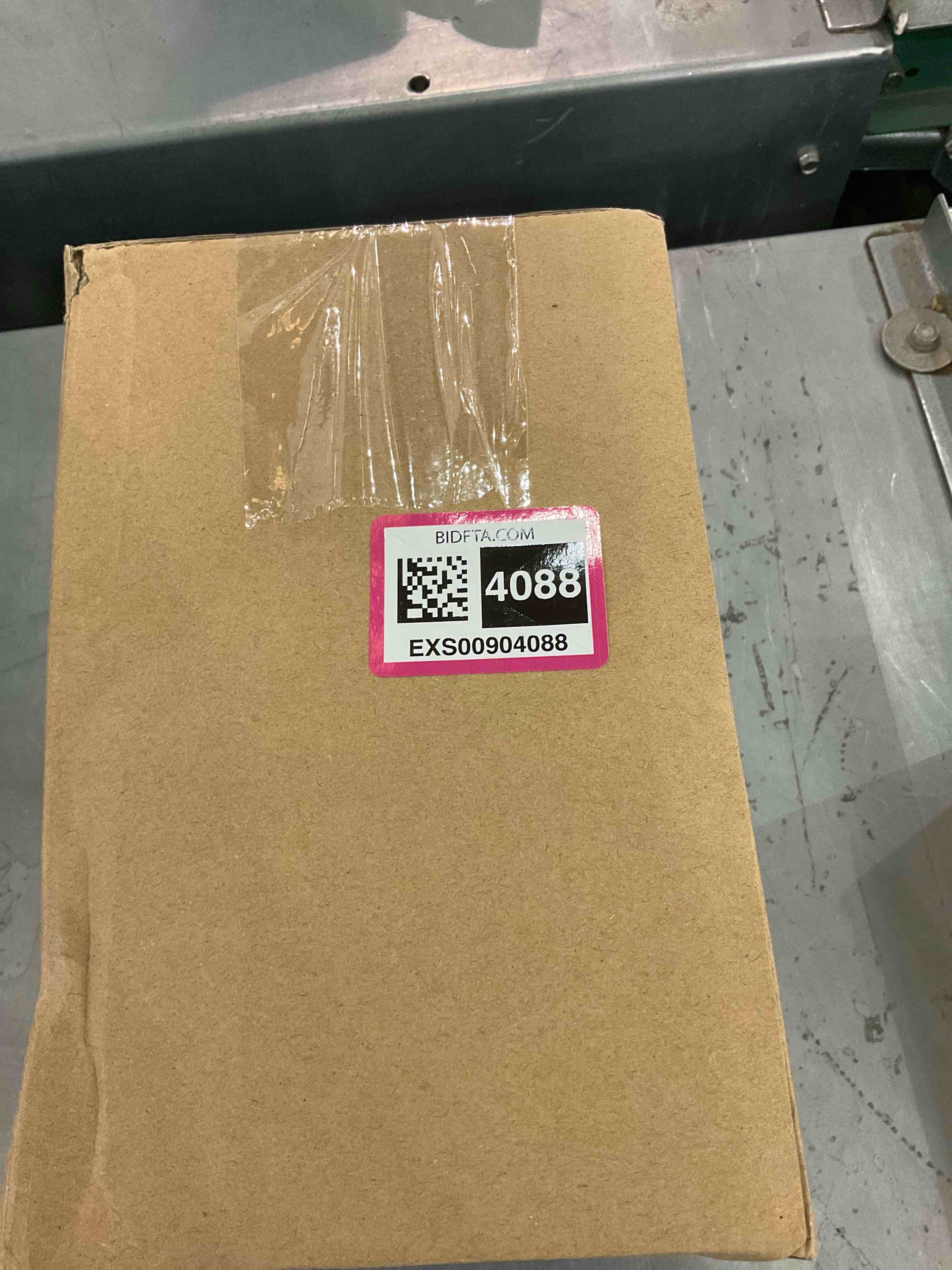 https://s3.amazonaws.com/lotting-images-prod/bidfta/EXS00904088_1699369964759.jpeg