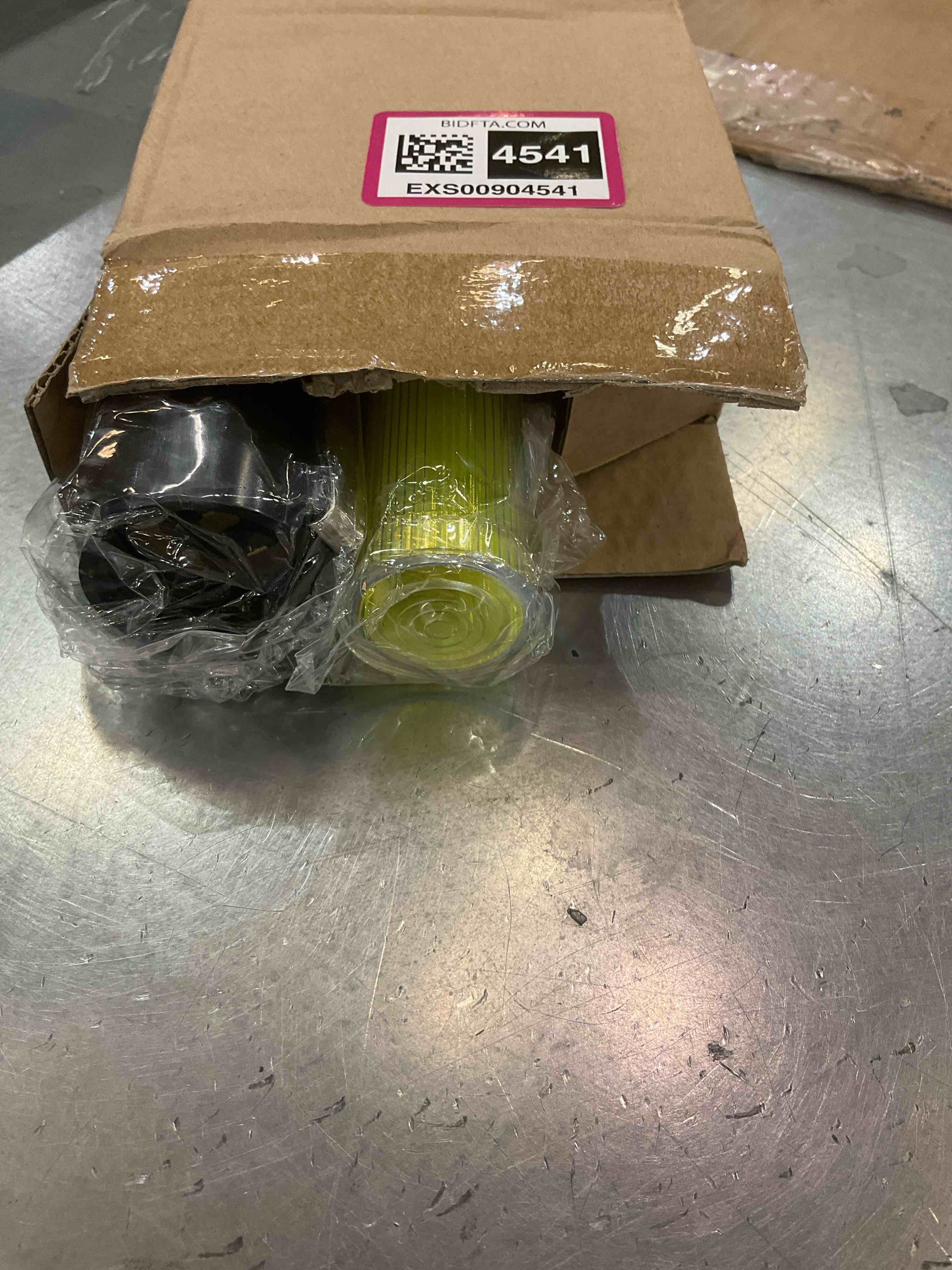 https://s3.amazonaws.com/lotting-images-prod/bidfta/EXS00904541_1699381811179.jpeg